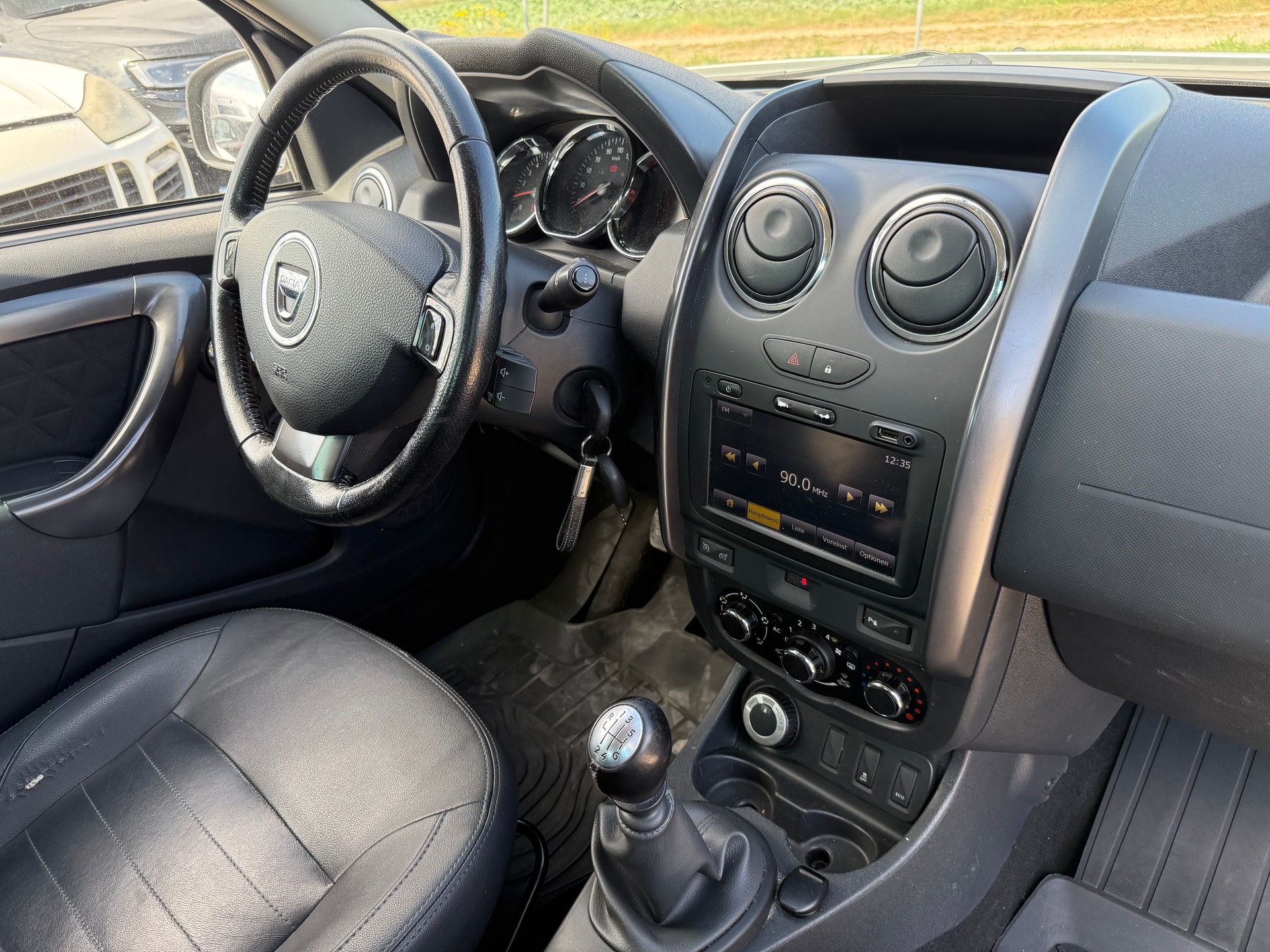 DACIA Duster 1.5 dCi Lauréate 4x4-image-11