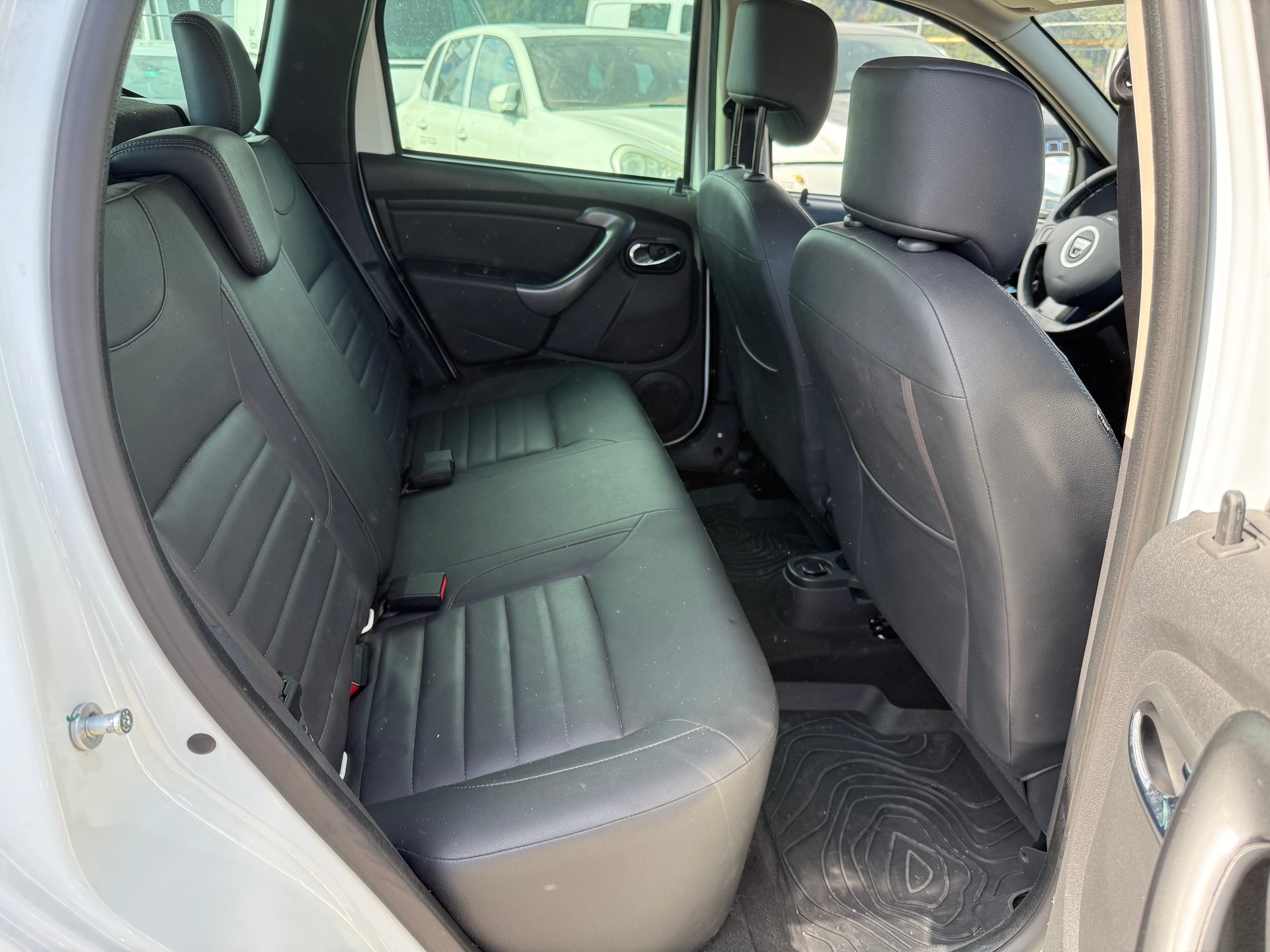 DACIA Duster 1.5 dCi Lauréate 4x4-image-13