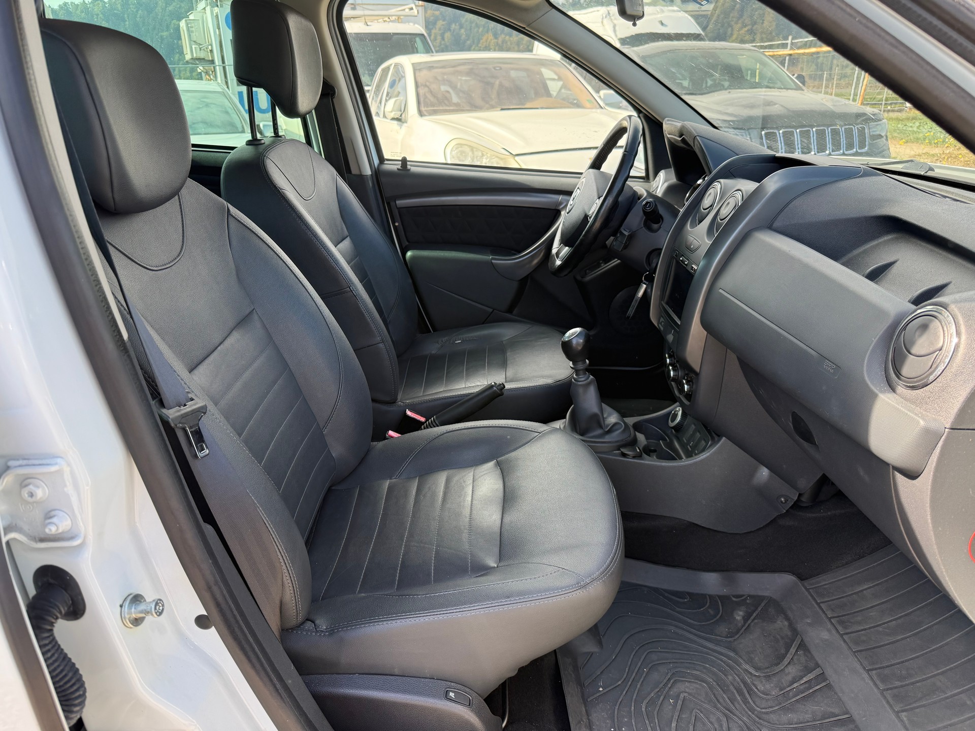 DACIA Duster 1.5 dCi Lauréate 4x4-image-12