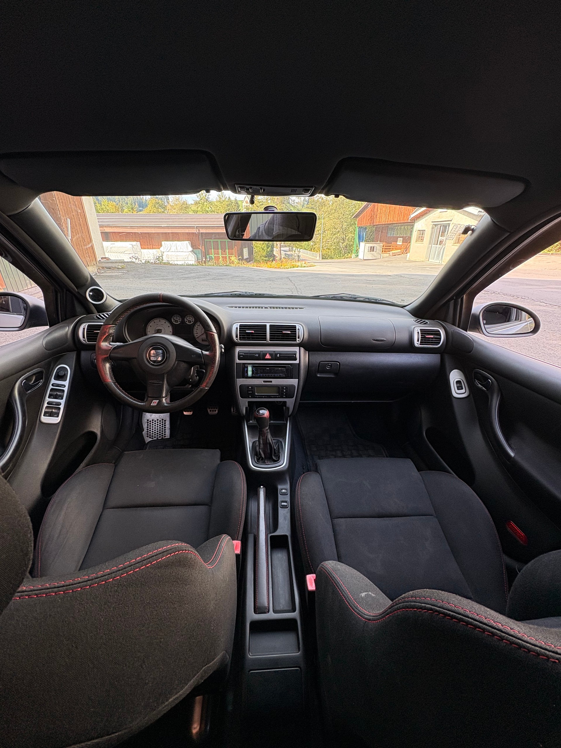 SEAT 1.8 20VT 225 Cupra R-image-2