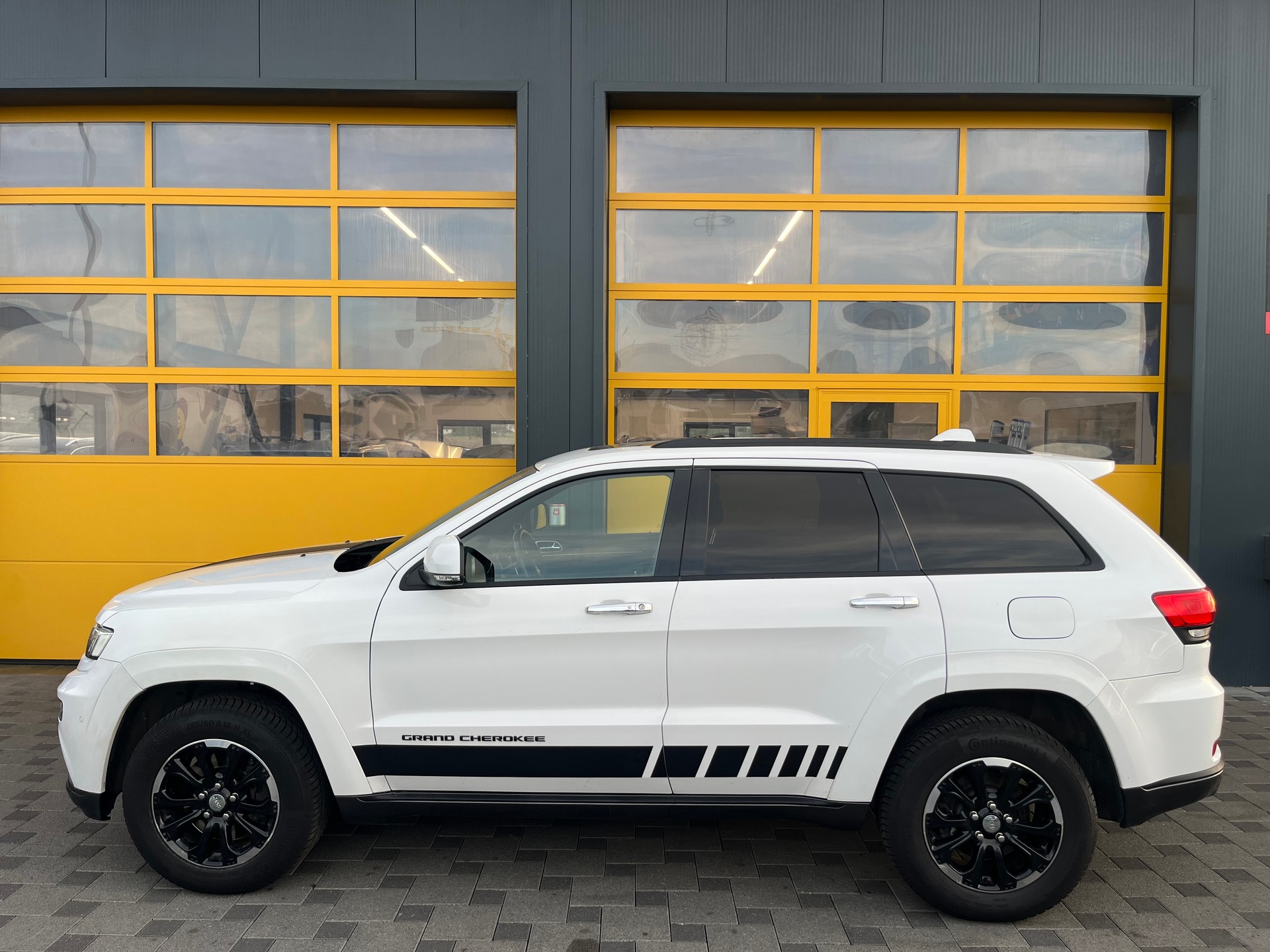 JEEP Grand Cherokee 3.0 CRD Platium Edition-image-1