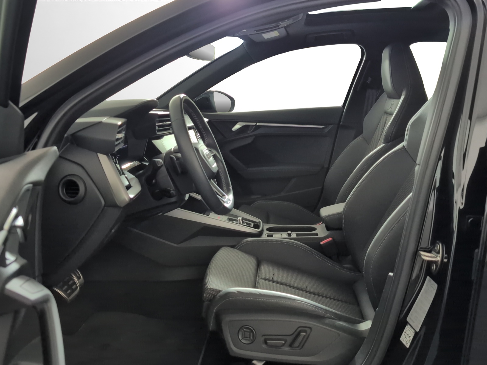 AUDI A3 Sportback 40 TFSI S line quattro S-tronic-image-5