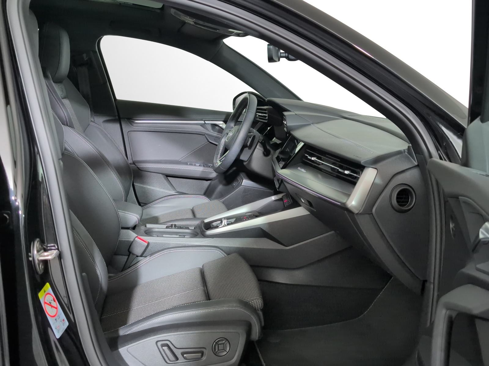AUDI A3 Sportback 40 TFSI S line quattro S-tronic-image-6