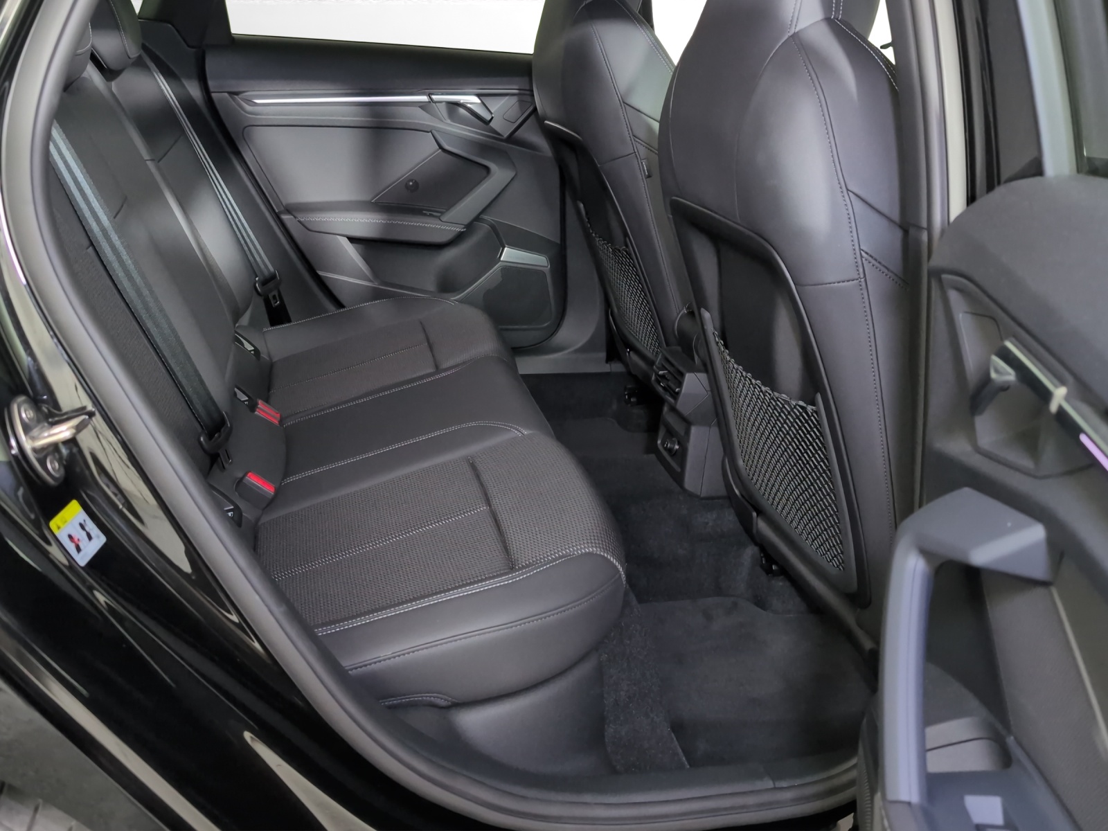 AUDI A3 Sportback 40 TFSI S line quattro S-tronic-image-8