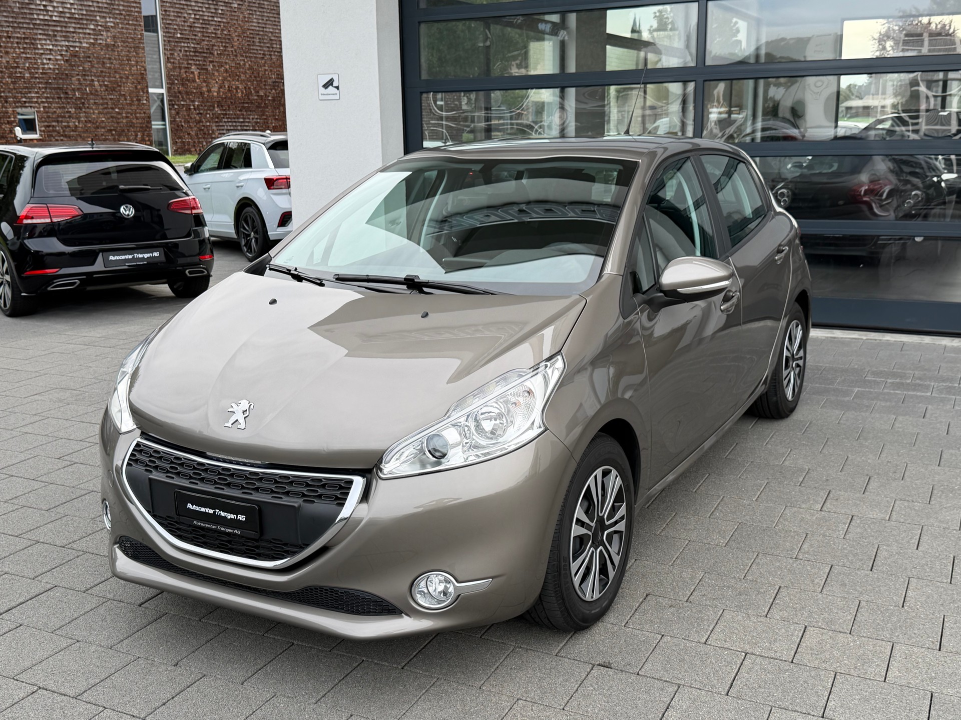 PEUGEOT 208 1.2 VTI Active-image-1