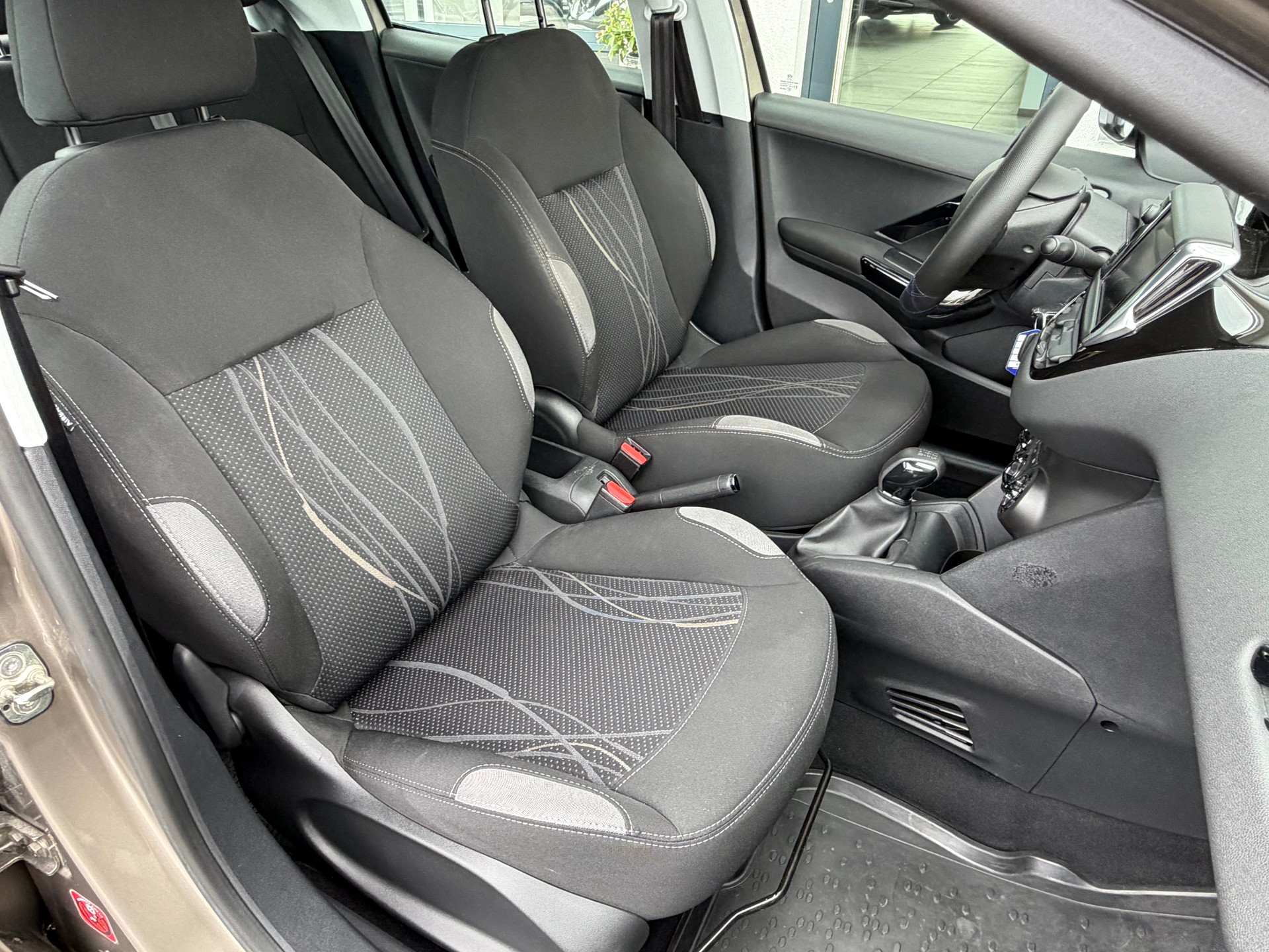 PEUGEOT 208 1.2 VTI Active-image-13