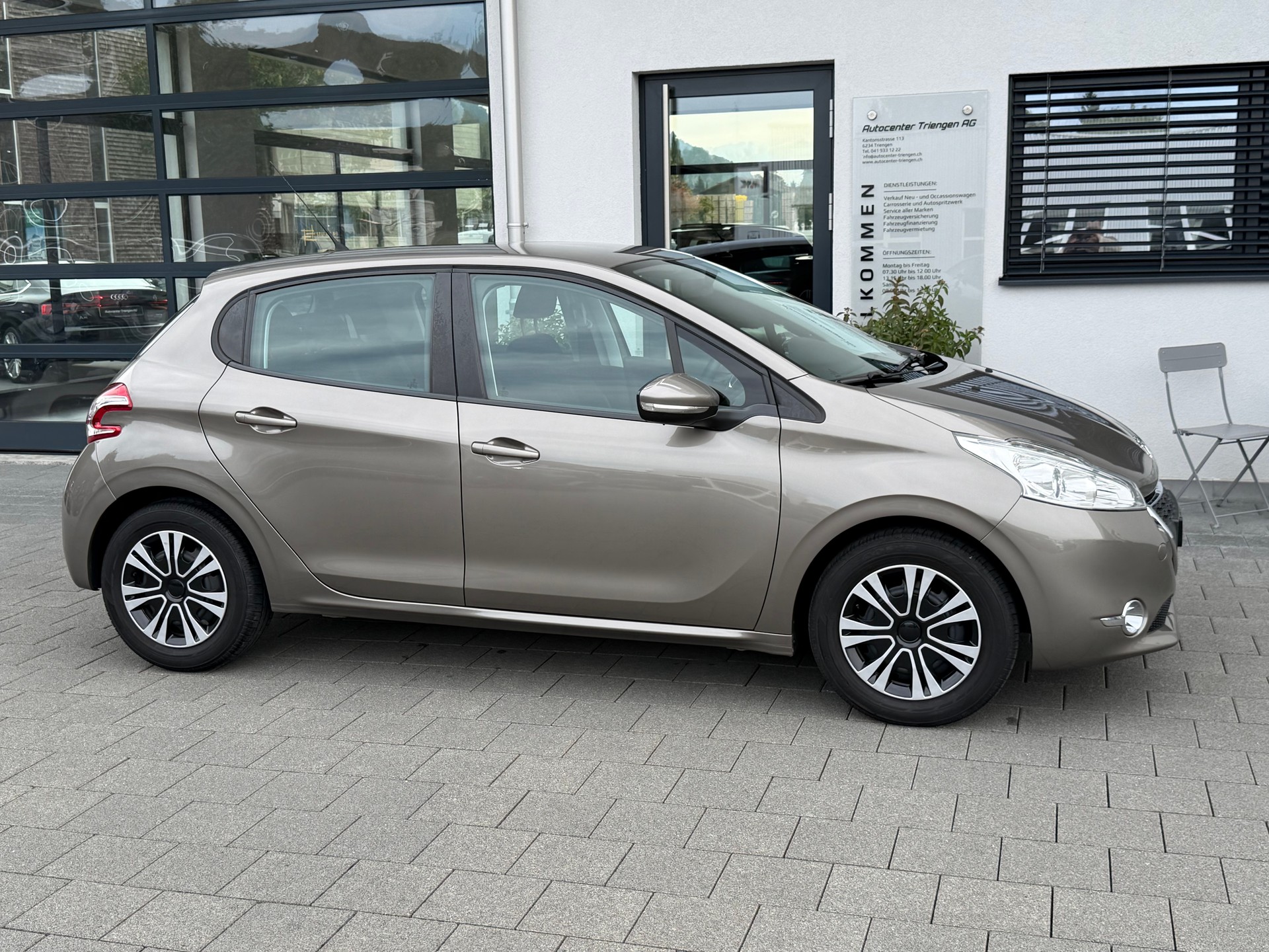 PEUGEOT 208 1.2 VTI Active-image-5