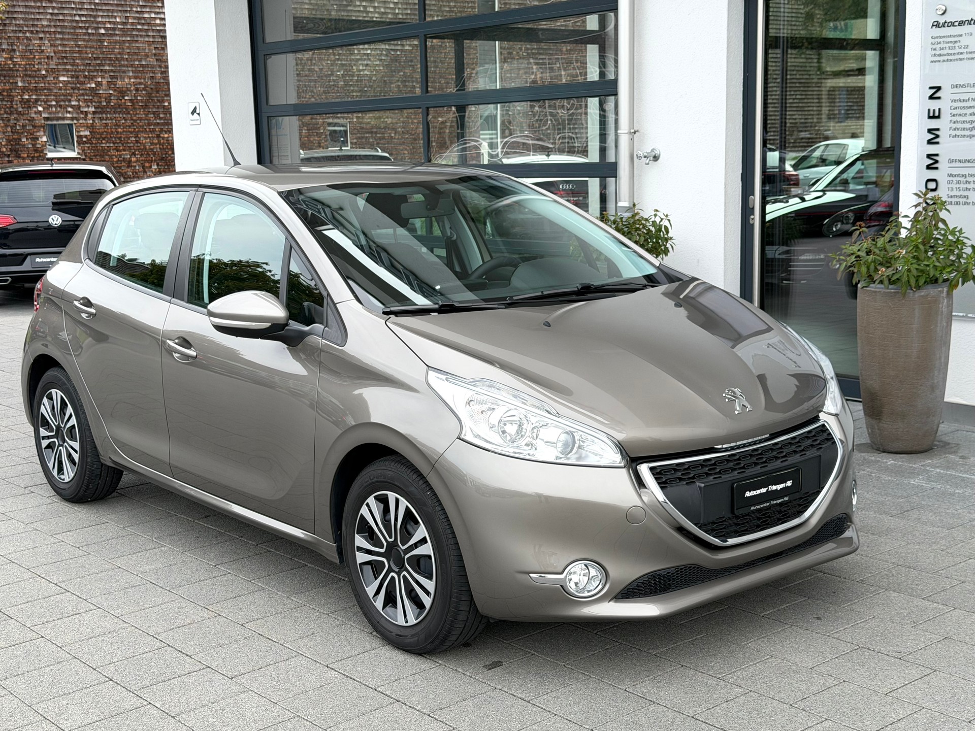 PEUGEOT 208 1.2 VTI Active-image-0