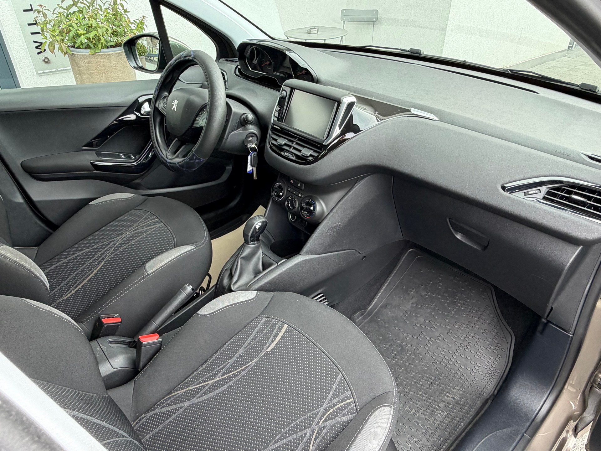 PEUGEOT 208 1.2 VTI Active-image-14