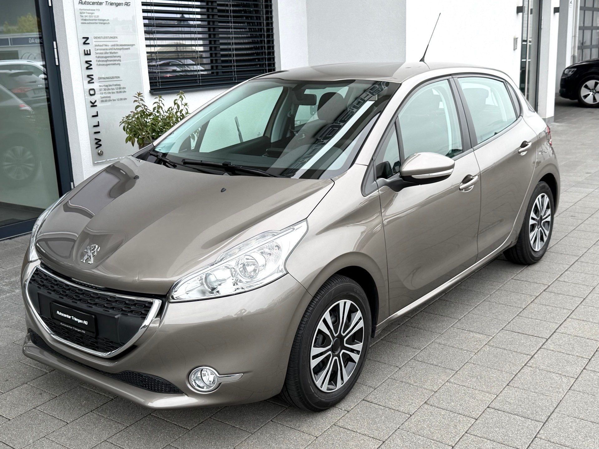 PEUGEOT 208 1.2 VTI Active-image-4