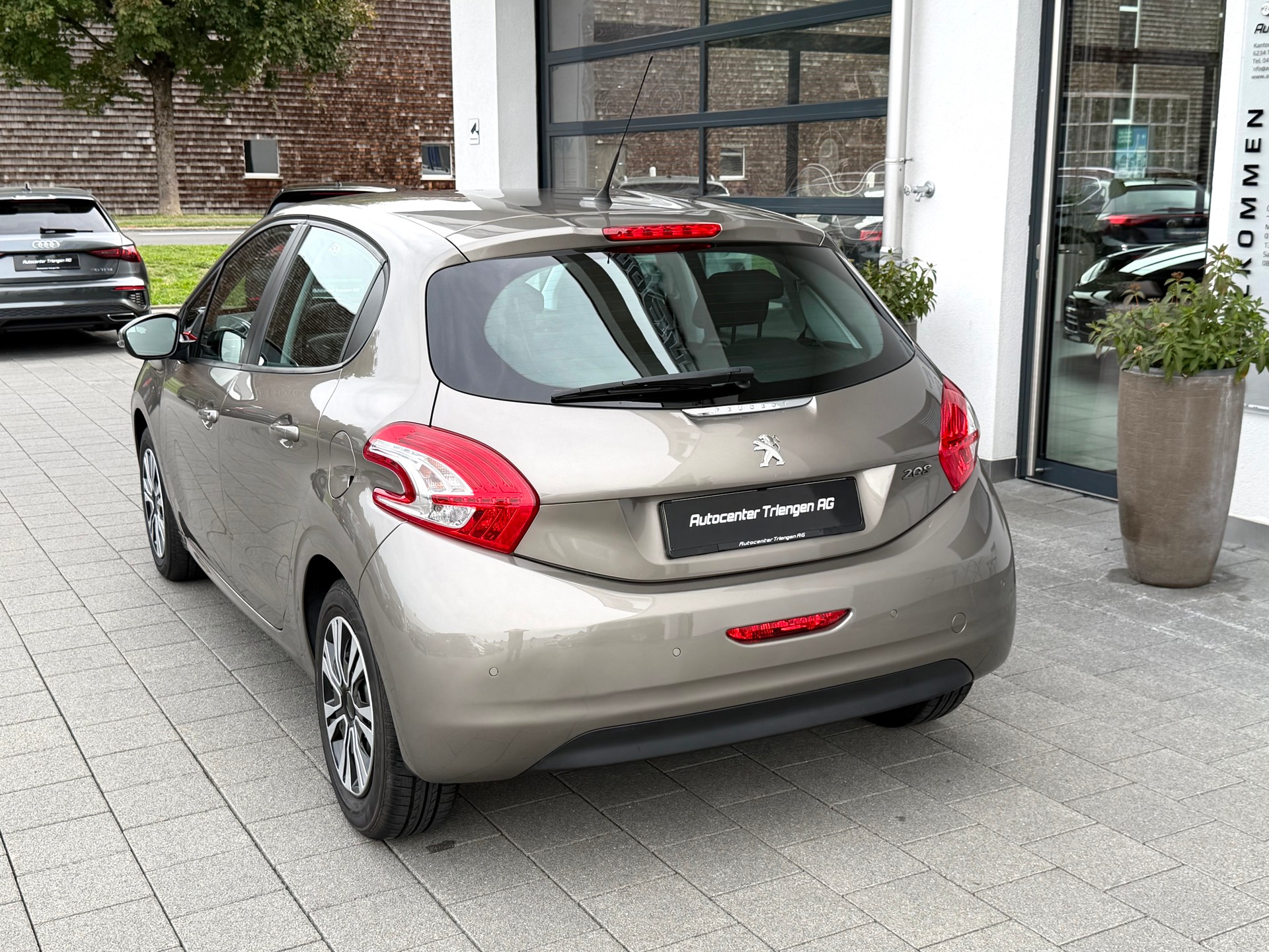 PEUGEOT 208 1.2 VTI Active-image-10