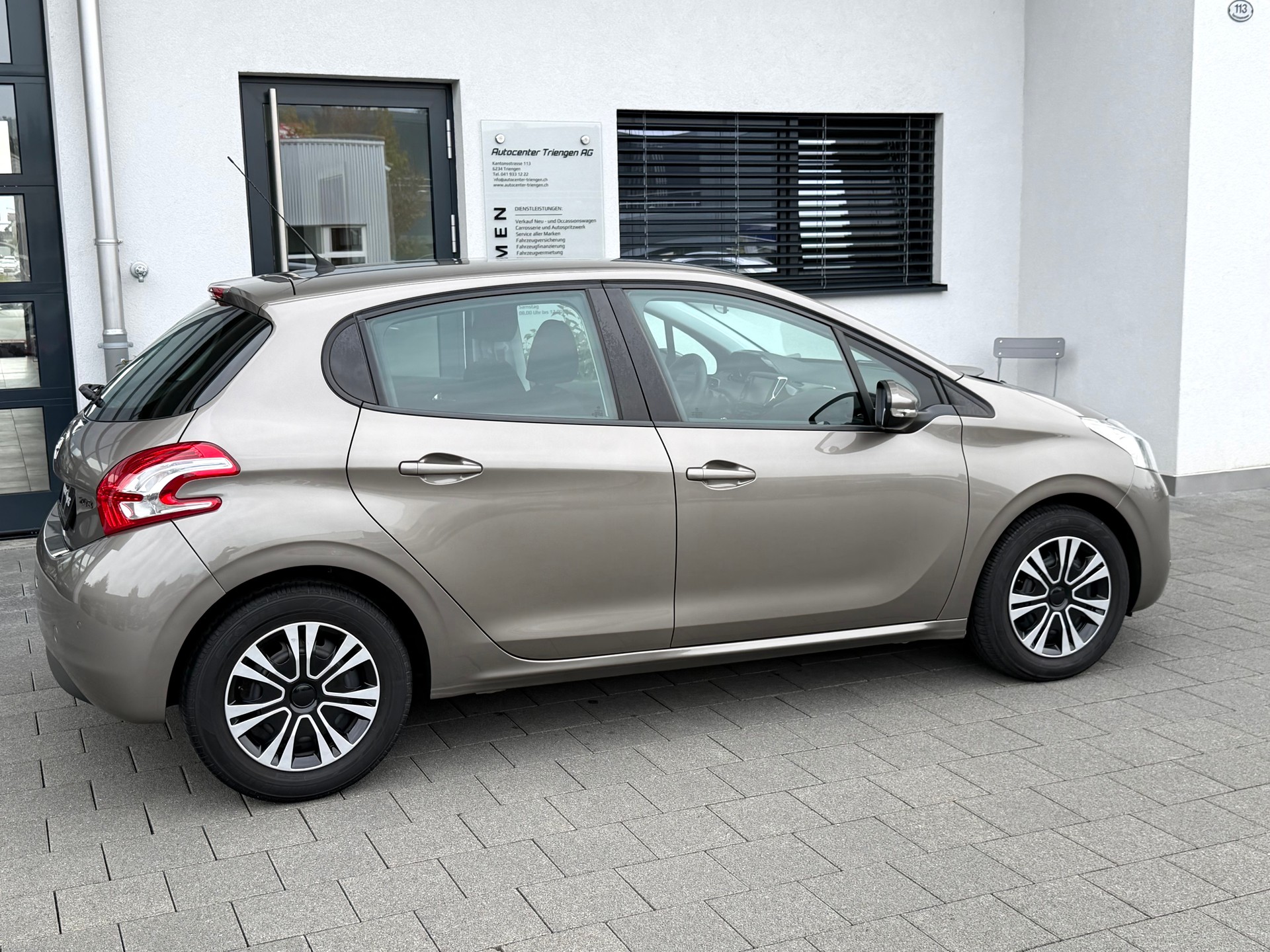 PEUGEOT 208 1.2 VTI Active-image-6