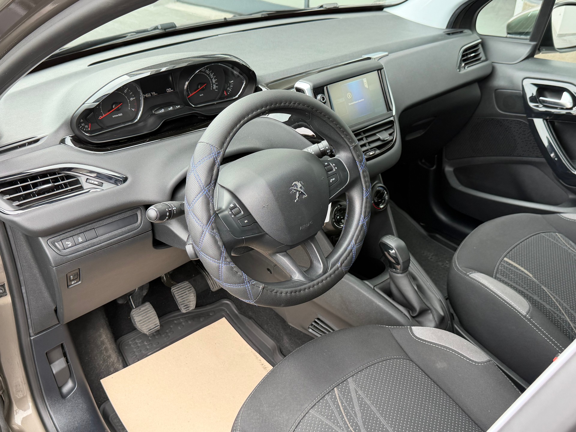 PEUGEOT 208 1.2 VTI Active-image-11