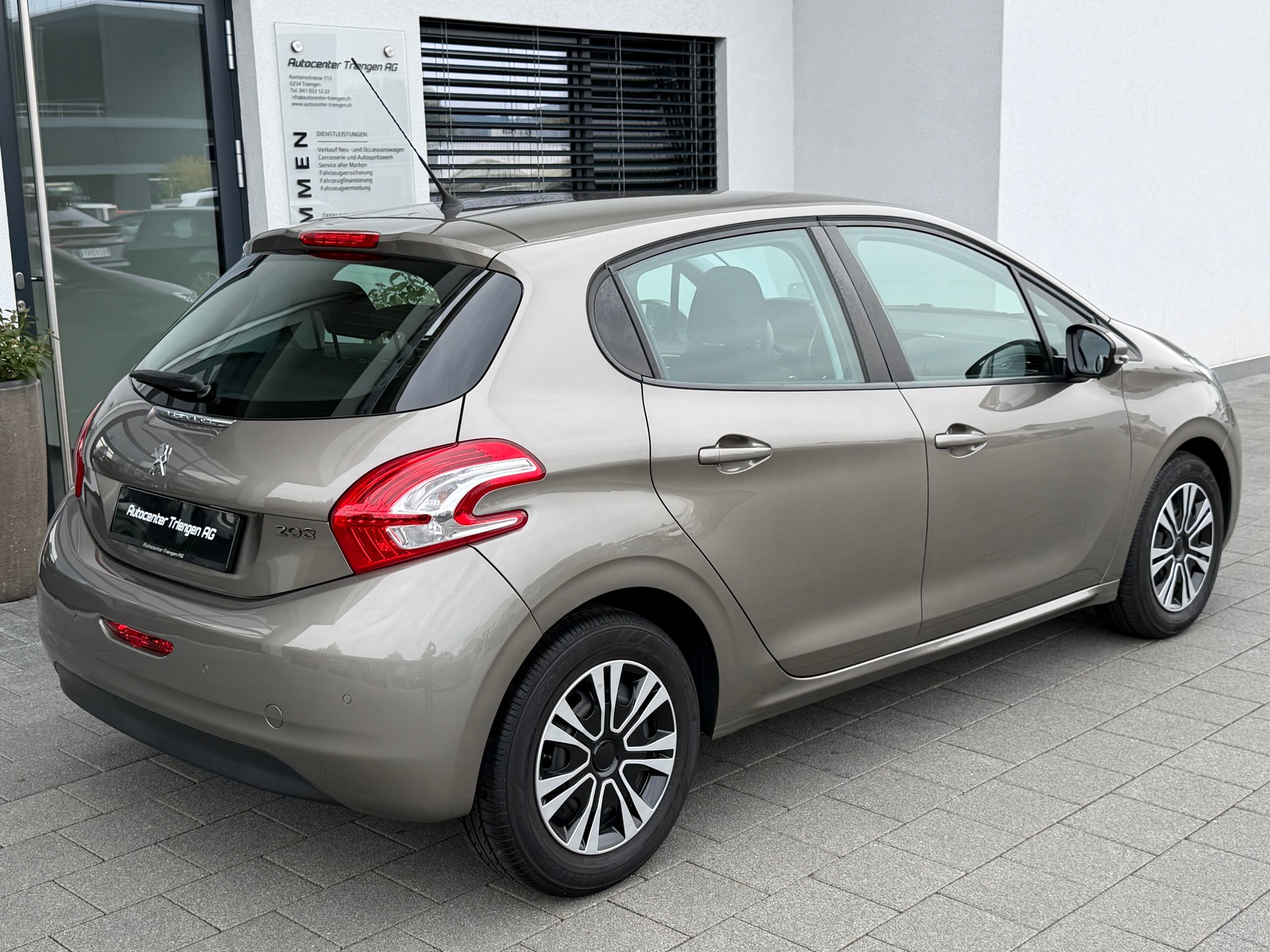 PEUGEOT 208 1.2 VTI Active-image-7