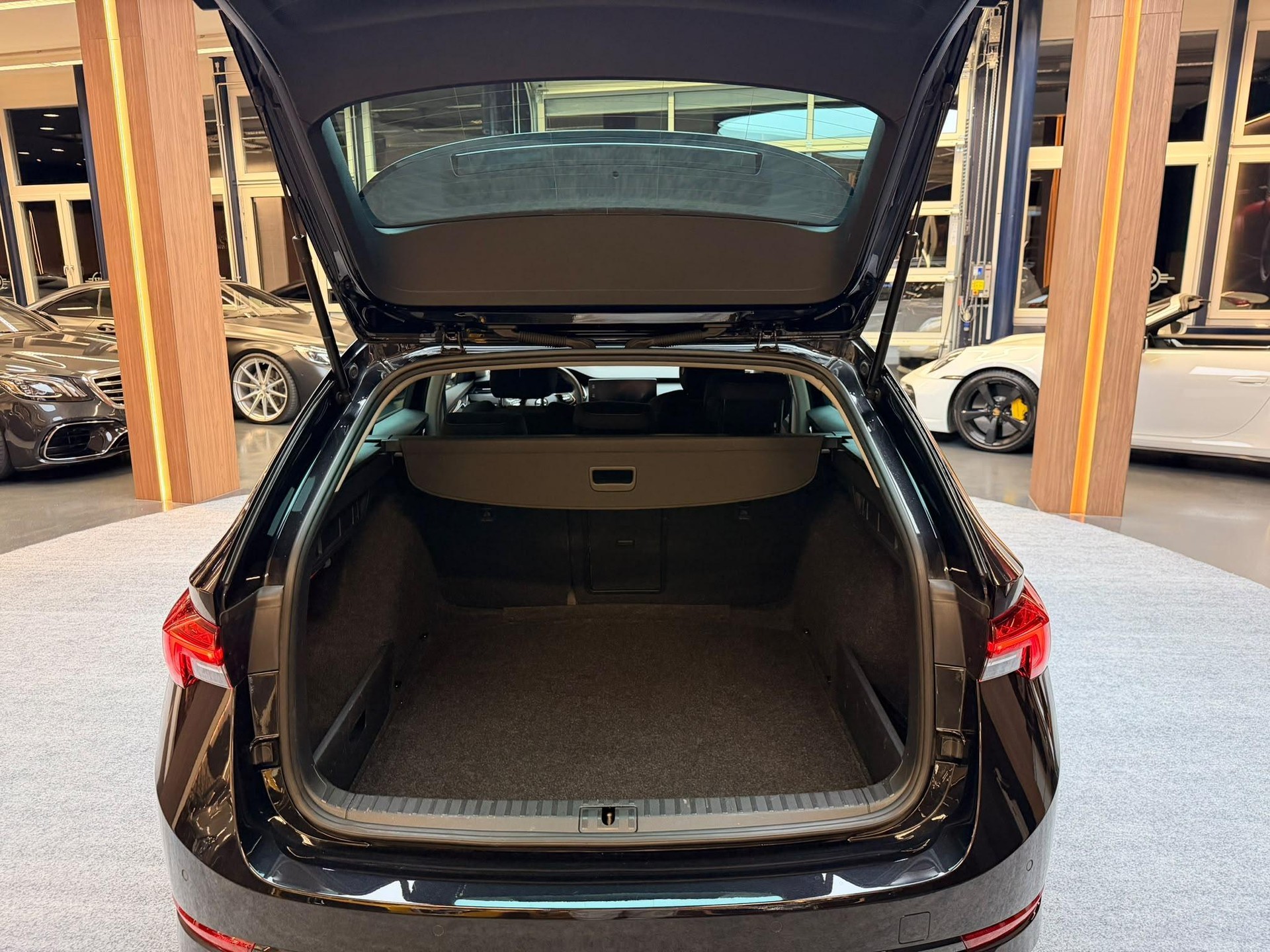 SKODA Octavia Combi 2.0 TDI Ambition 4x4 DSG-image-8