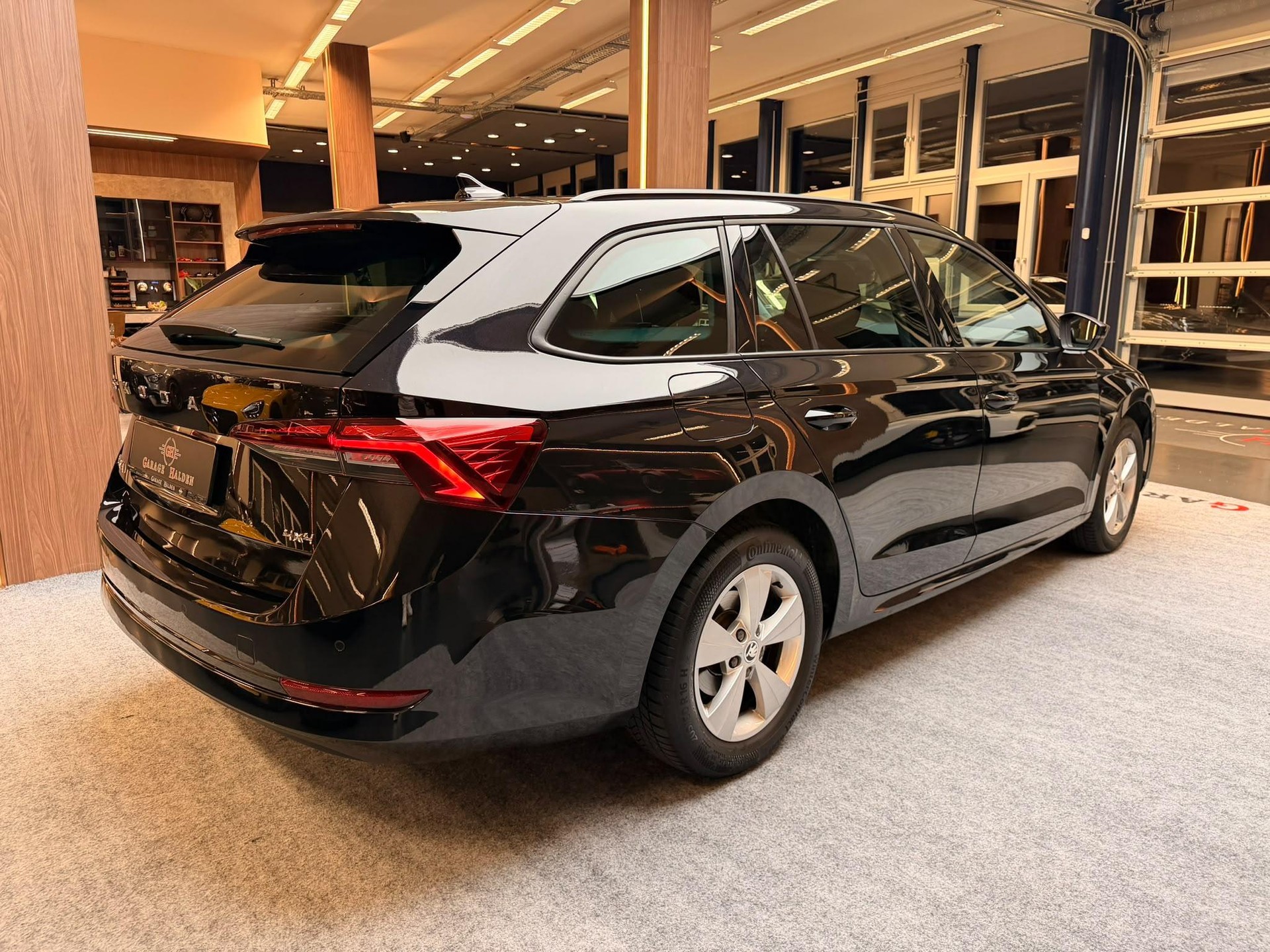 SKODA Octavia Combi 2.0 TDI Ambition 4x4 DSG-image-6