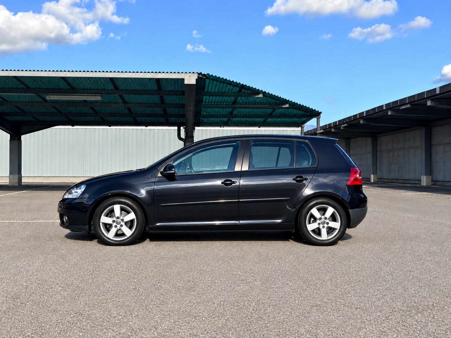 VW Golf 2.0 FSI Sportline Automat-image-13