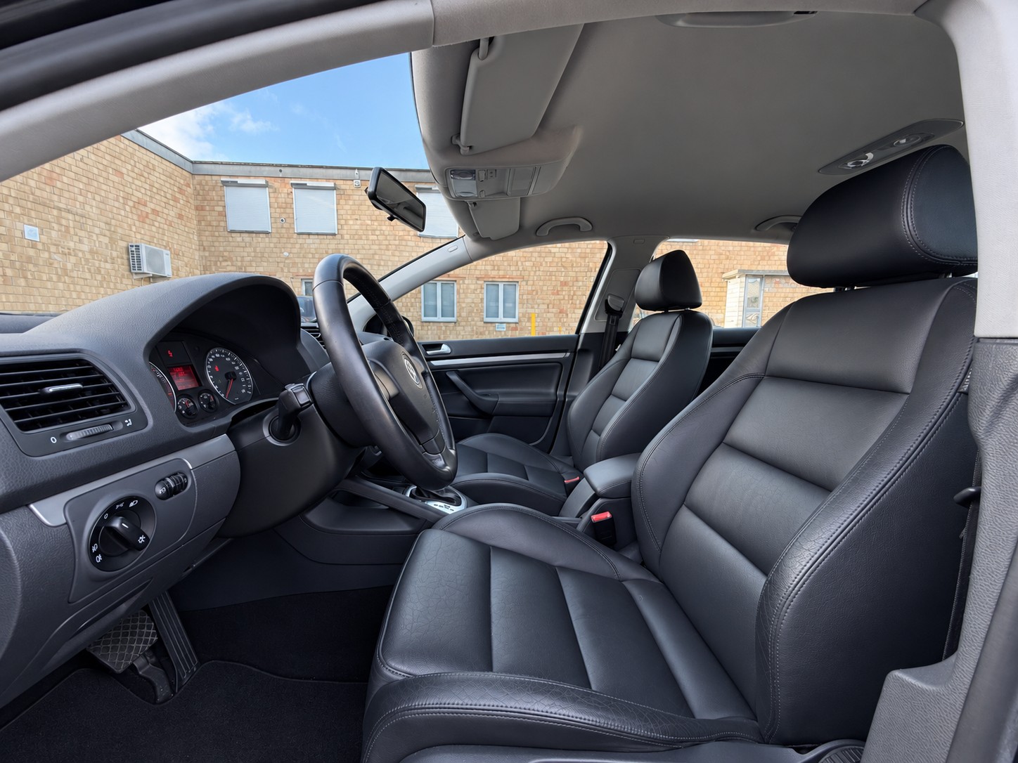 VW Golf 2.0 FSI Sportline Automat-image-6