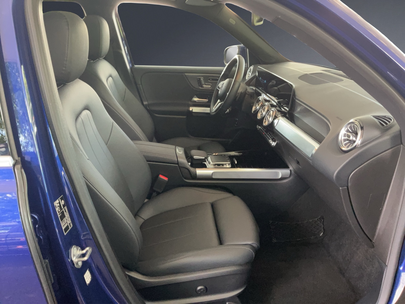 MERCEDES-BENZ GLB 200 Progressive-image-9