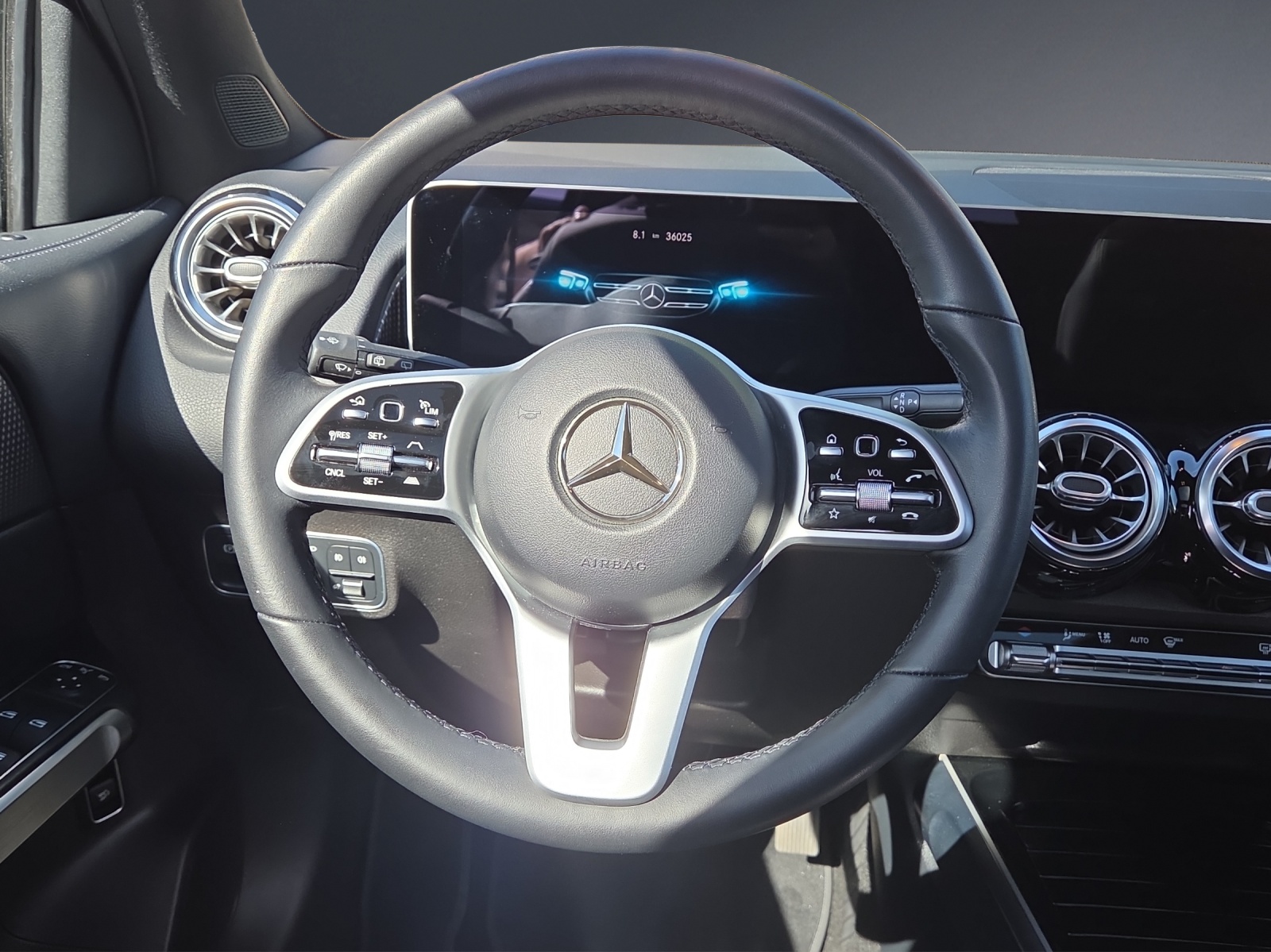 MERCEDES-BENZ GLB 200 Progressive-image-12
