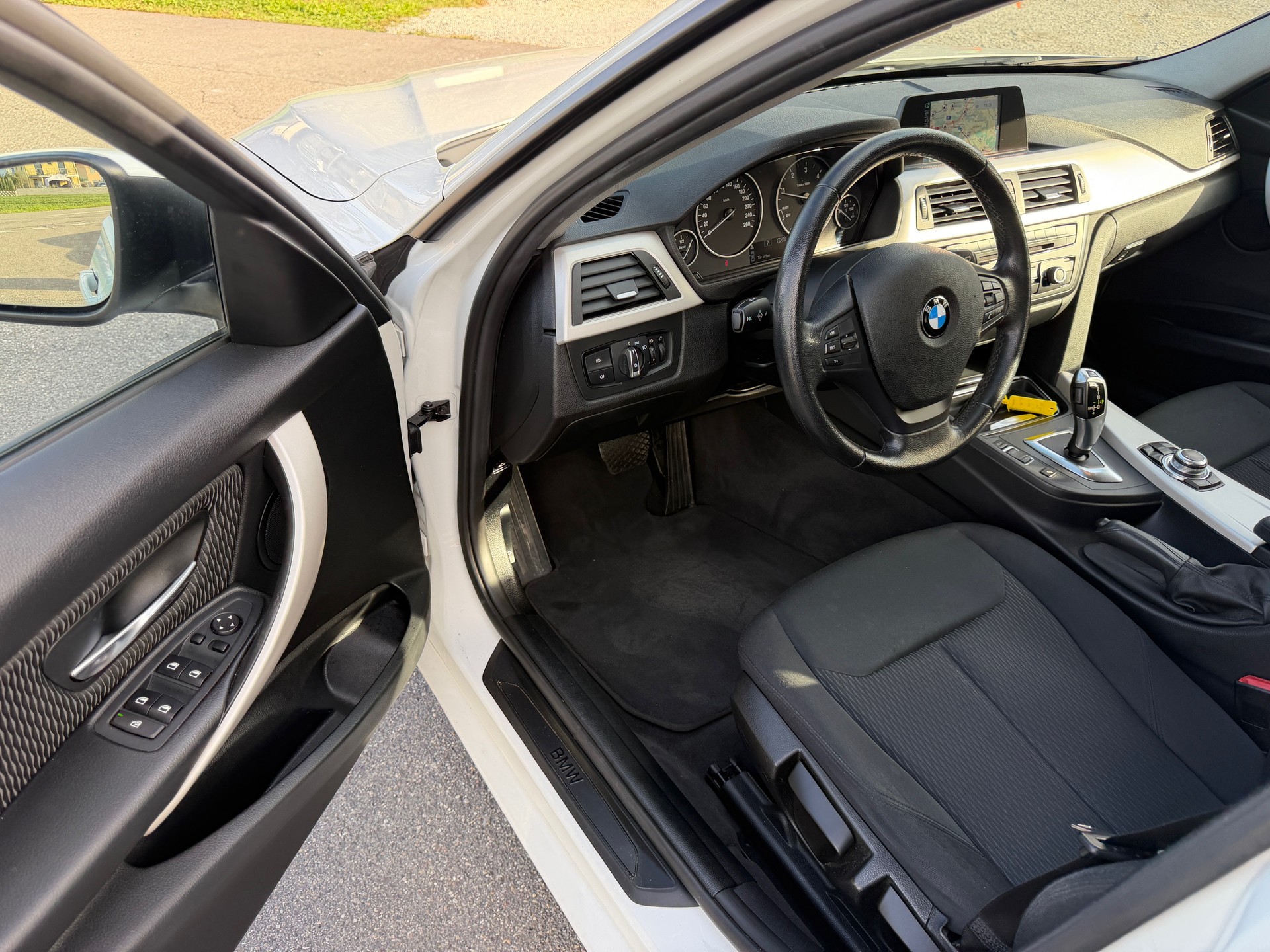 BMW 316d Touring Business Steptronic-image-7