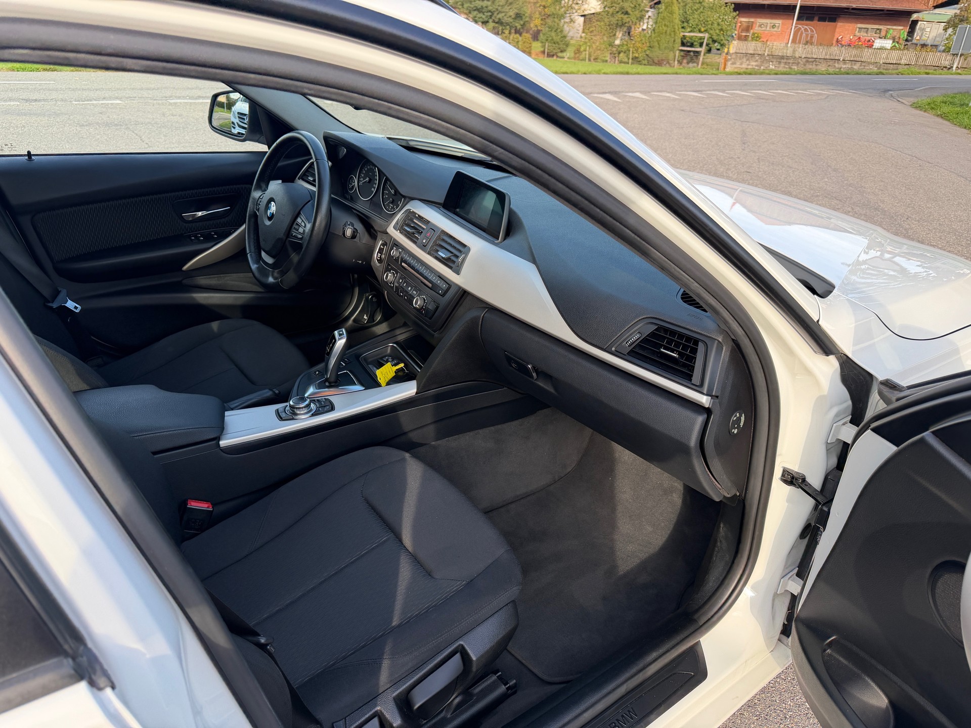 BMW 316d Touring Business Steptronic-image-10