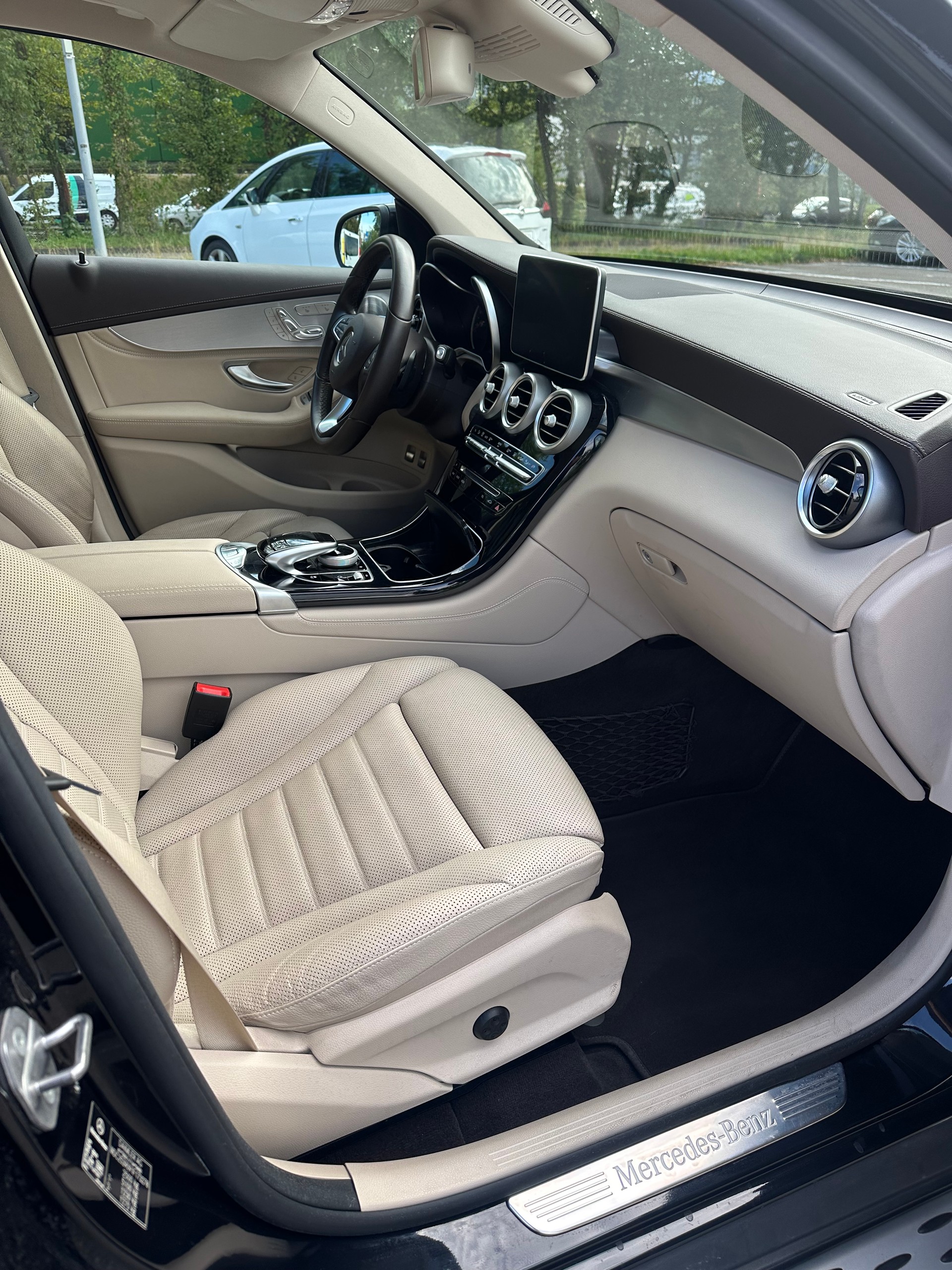 MERCEDES-BENZ GLC 250 d 4Matic 9G-Tronic-image-4