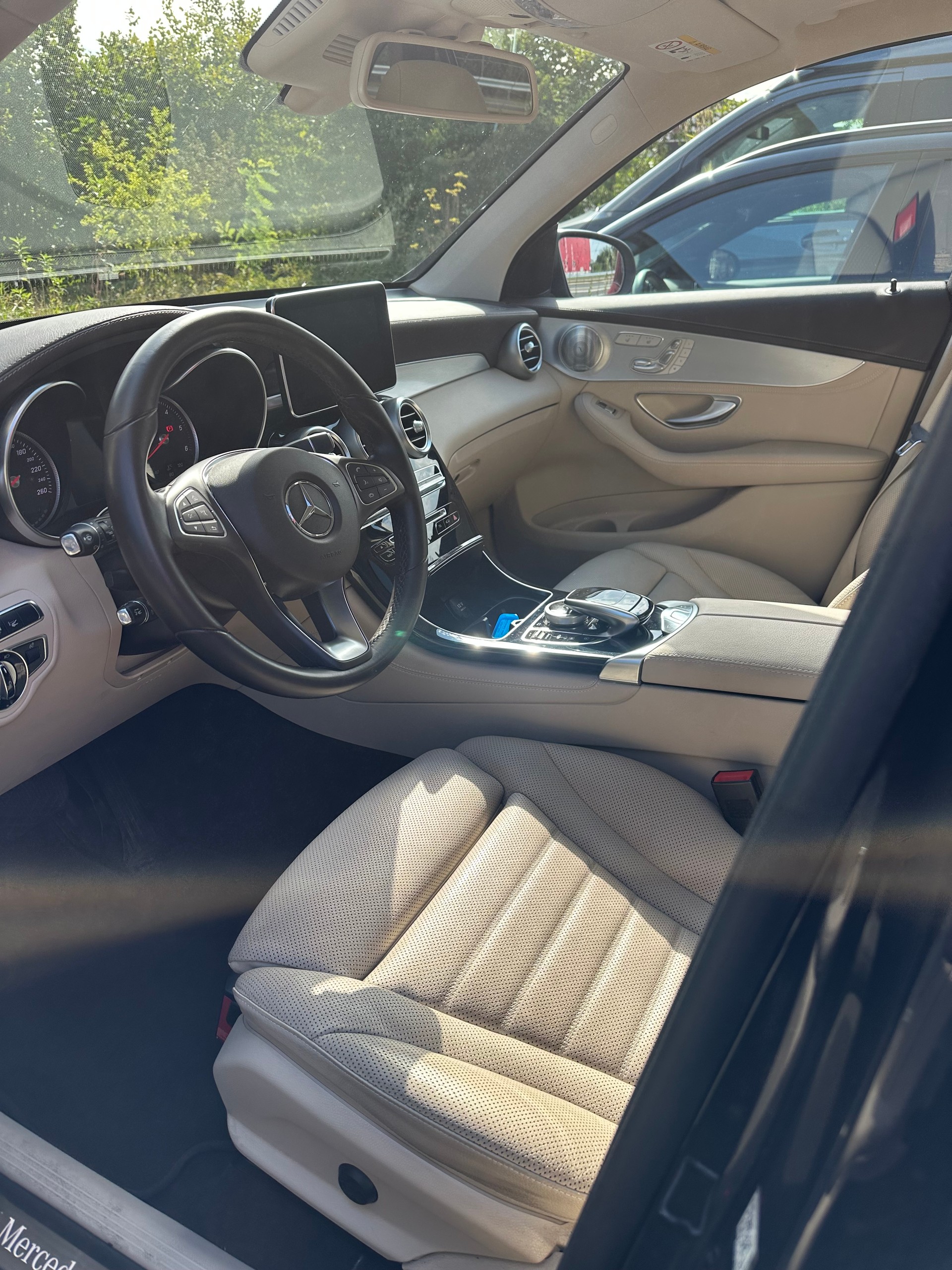 MERCEDES-BENZ GLC 250 d 4Matic 9G-Tronic-image-12