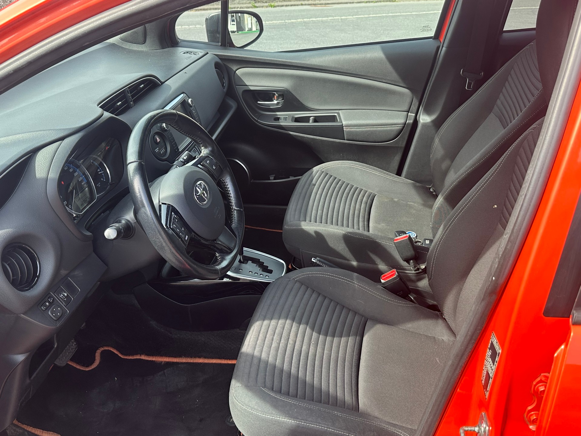 TOYOTA Yaris 1.5 VVT-i Hybrid Luna e-CVT-image-8