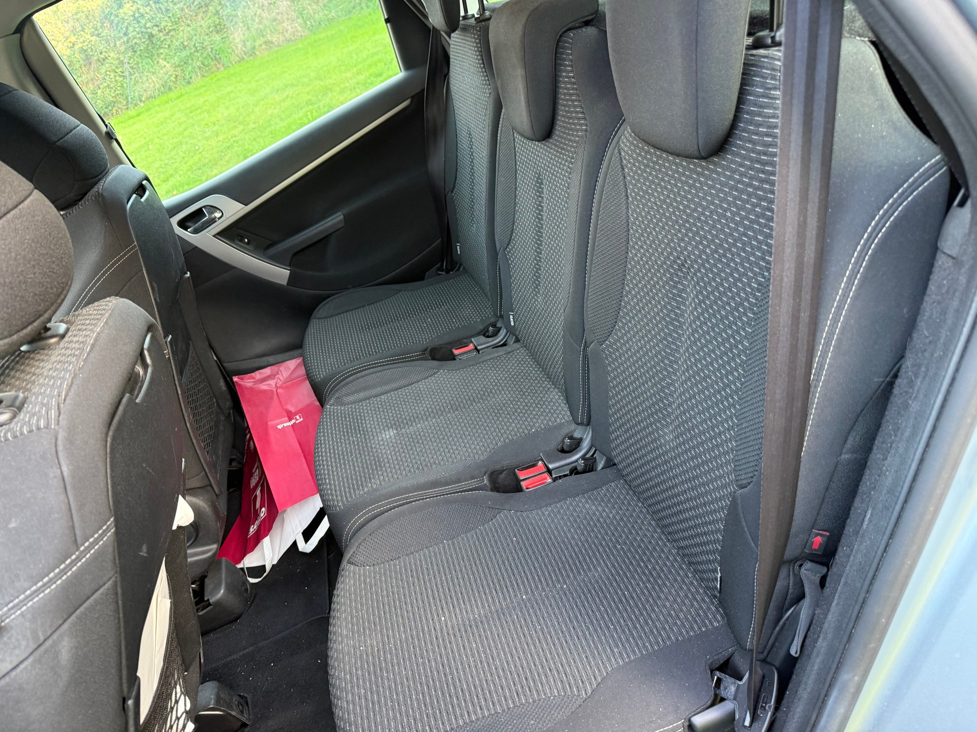 CITROEN C4 Picasso 1.6 HDI 16V Attraction EGS6-image-6