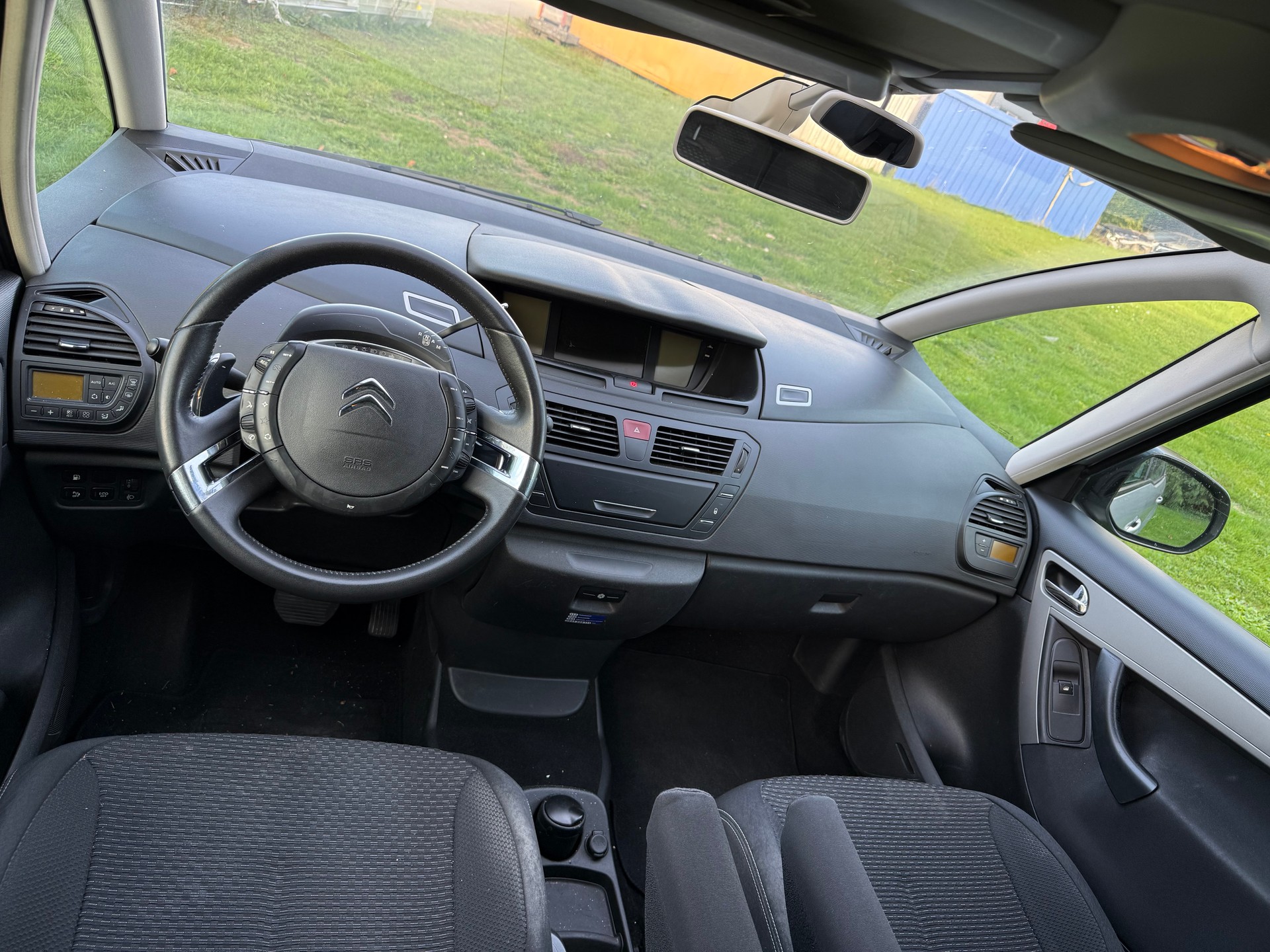 CITROEN C4 Picasso 1.6 HDI 16V Attraction EGS6-image-7