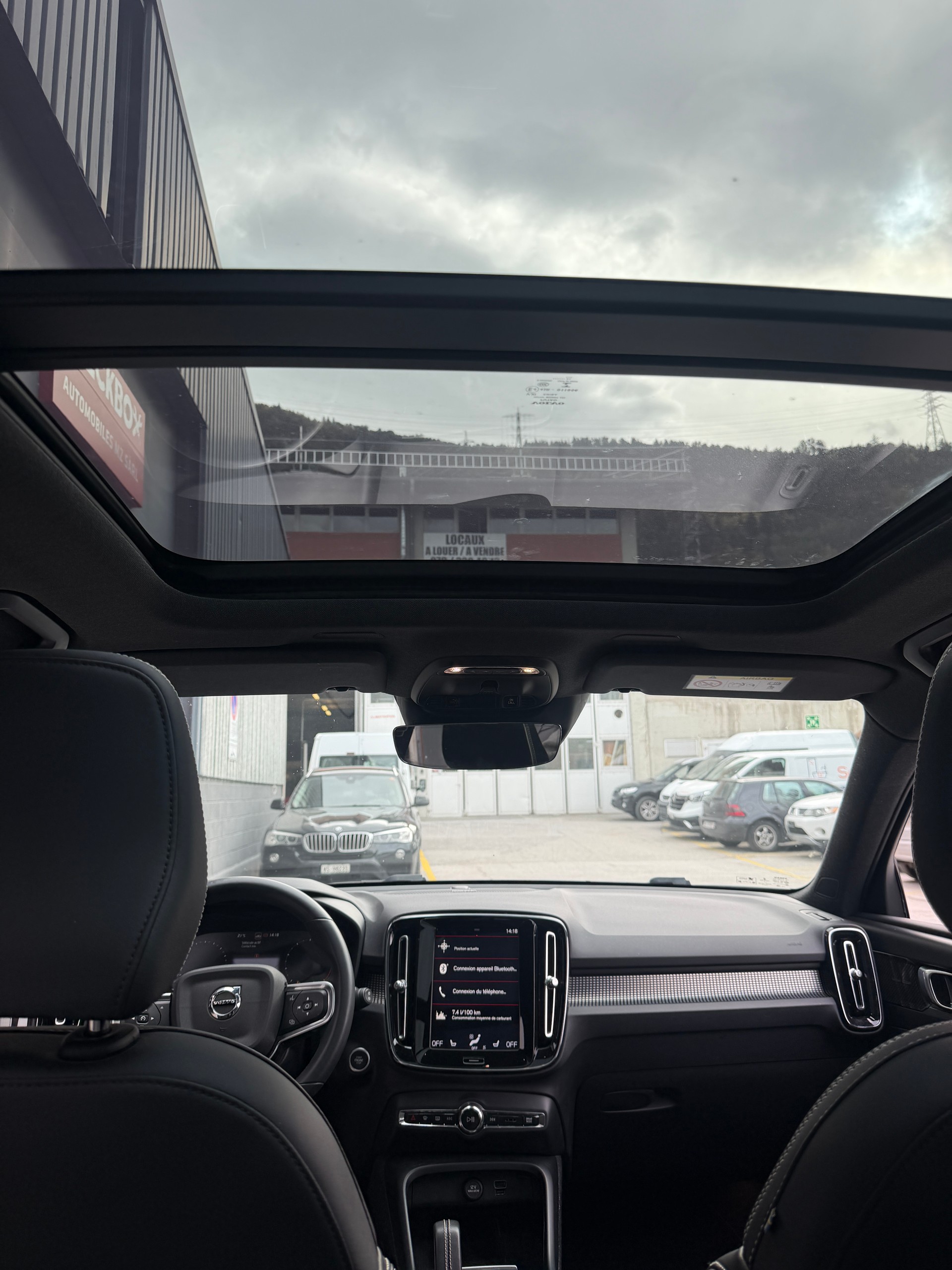 VOLVO XC40 B5 Benzin Mild Hybrid AWD R-Design Geartronic-image-9