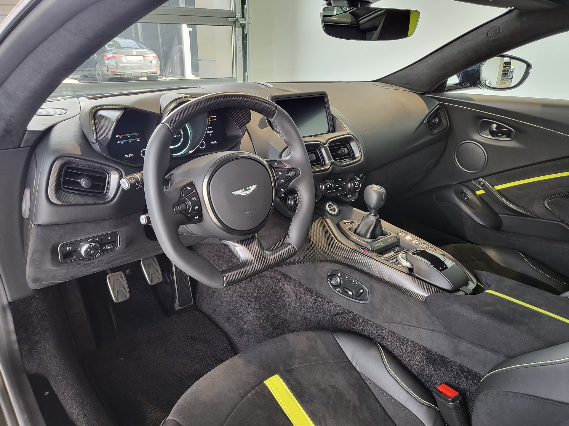 ASTON MARTIN V8 Vantage 4.0 Coupé-image-4