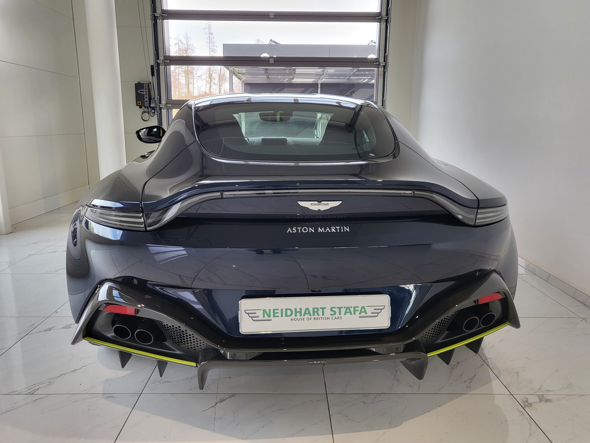 ASTON MARTIN V8 Vantage 4.0 Coupé-image-3