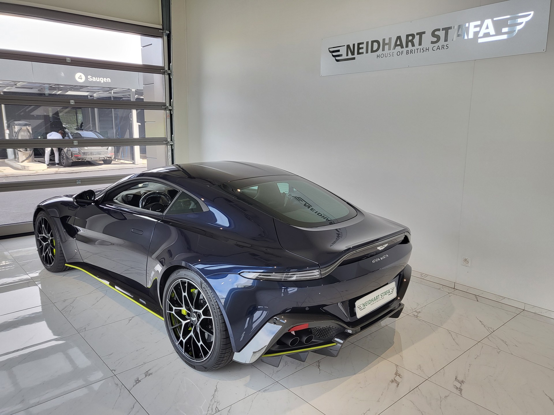 ASTON MARTIN V8 Vantage 4.0 Coupé-image-2