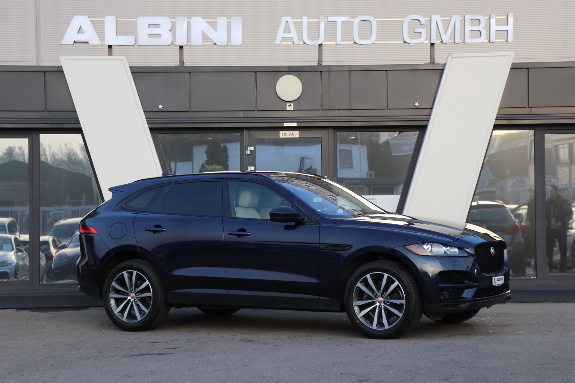 JAGUAR F-Pace 30t 2.0 Prestige AWD Automatik-image-1