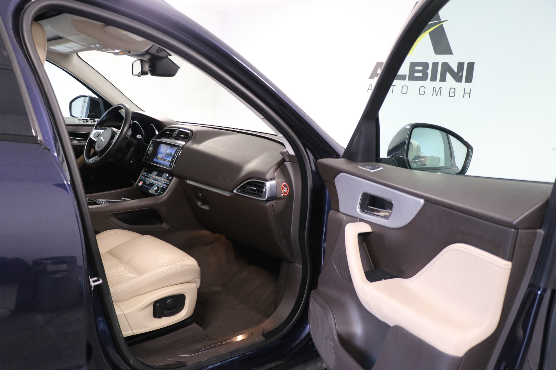 JAGUAR F-Pace 30t 2.0 Prestige AWD Automatik-image-10