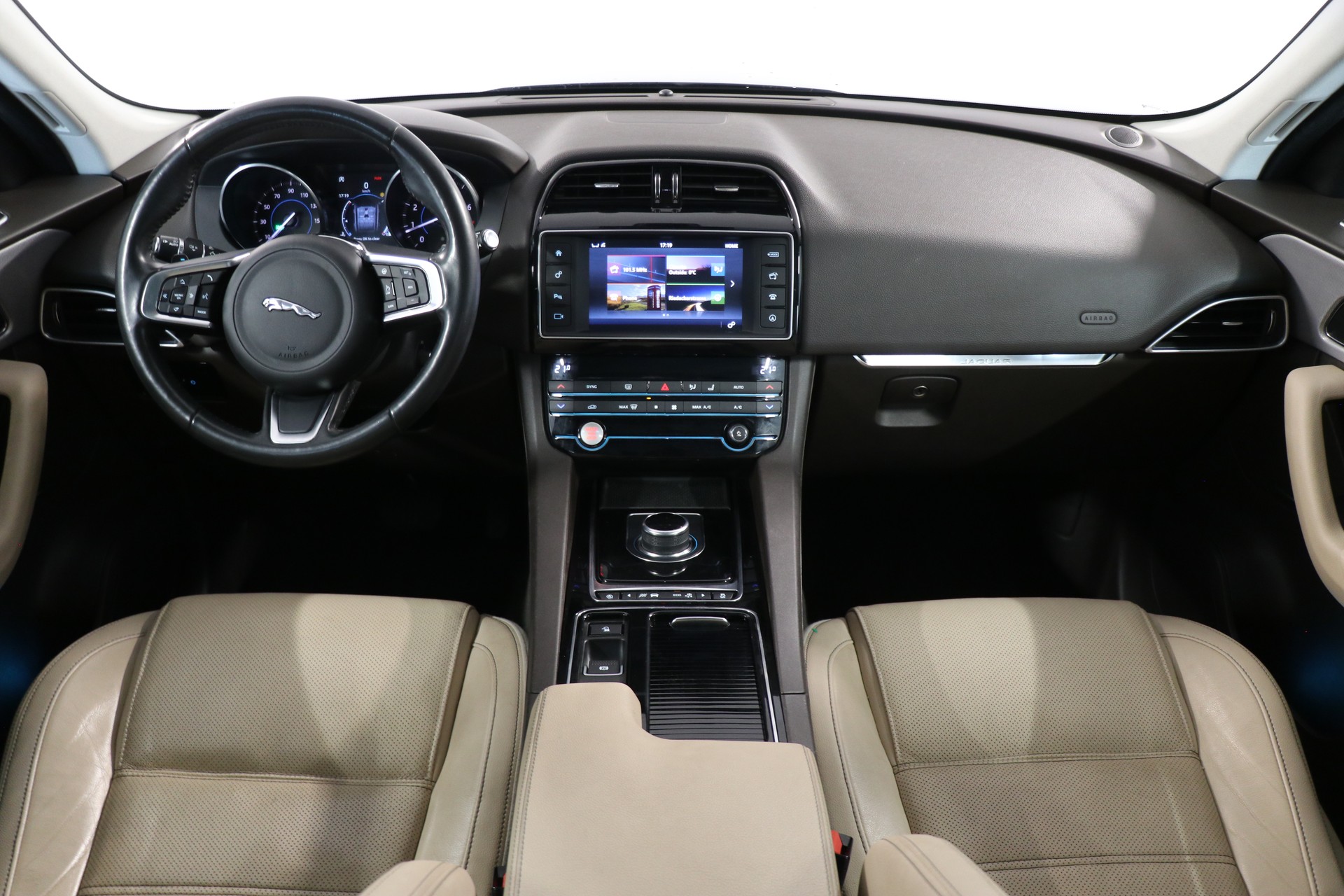 JAGUAR F-Pace 30t 2.0 Prestige AWD Automatik-image-9