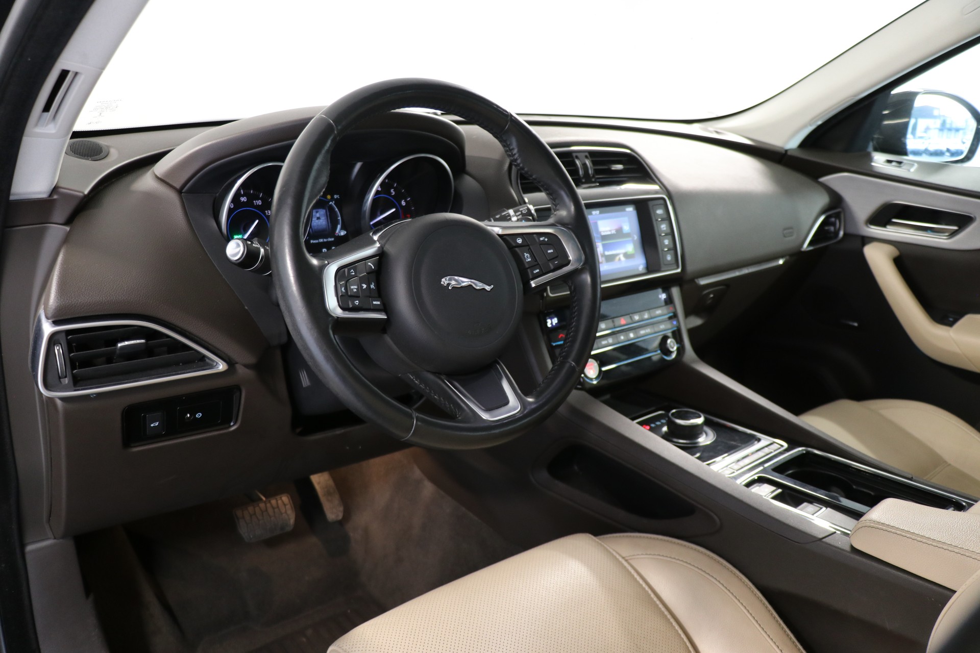 JAGUAR F-Pace 30t 2.0 Prestige AWD Automatik-image-7