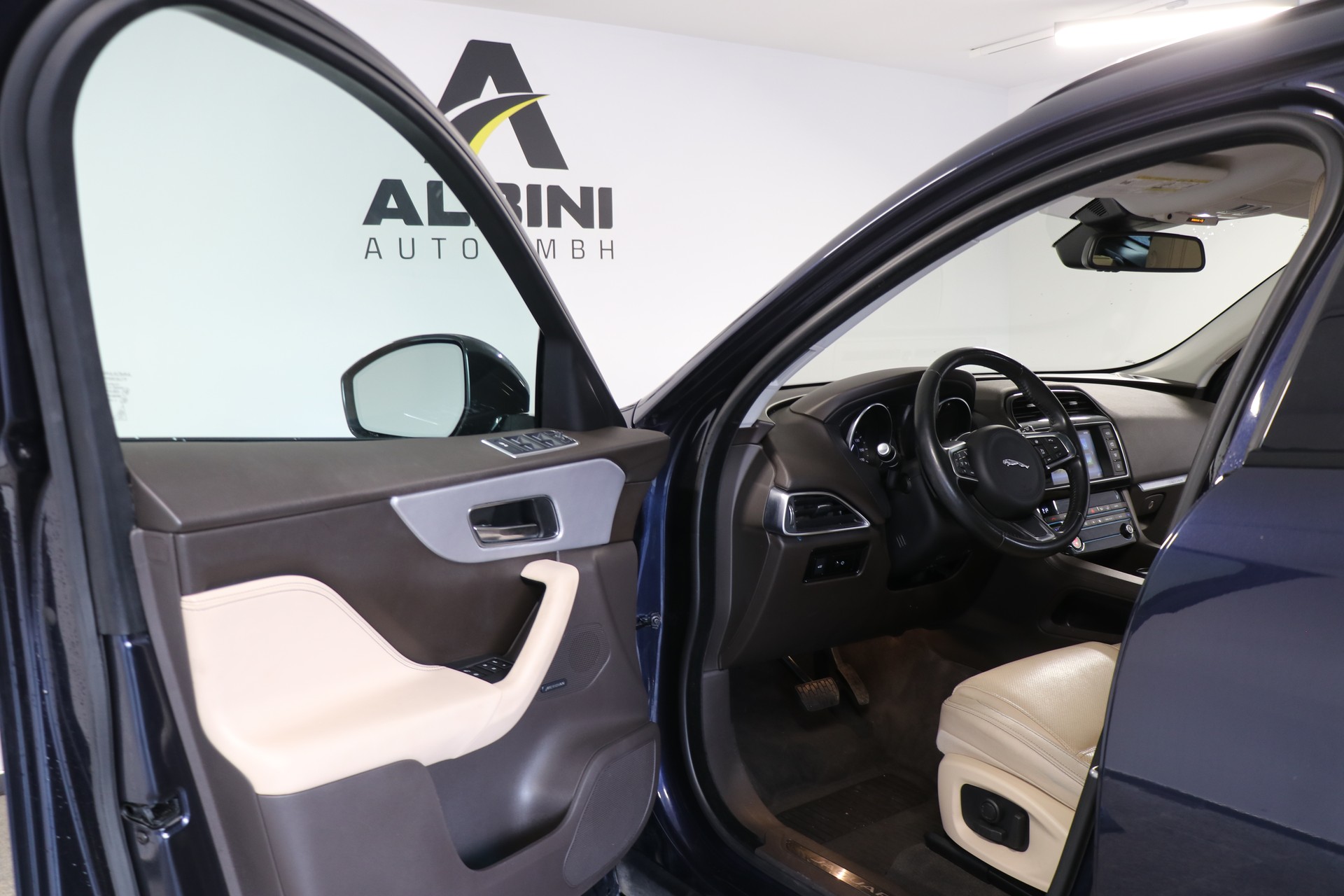 JAGUAR F-Pace 30t 2.0 Prestige AWD Automatik-image-4