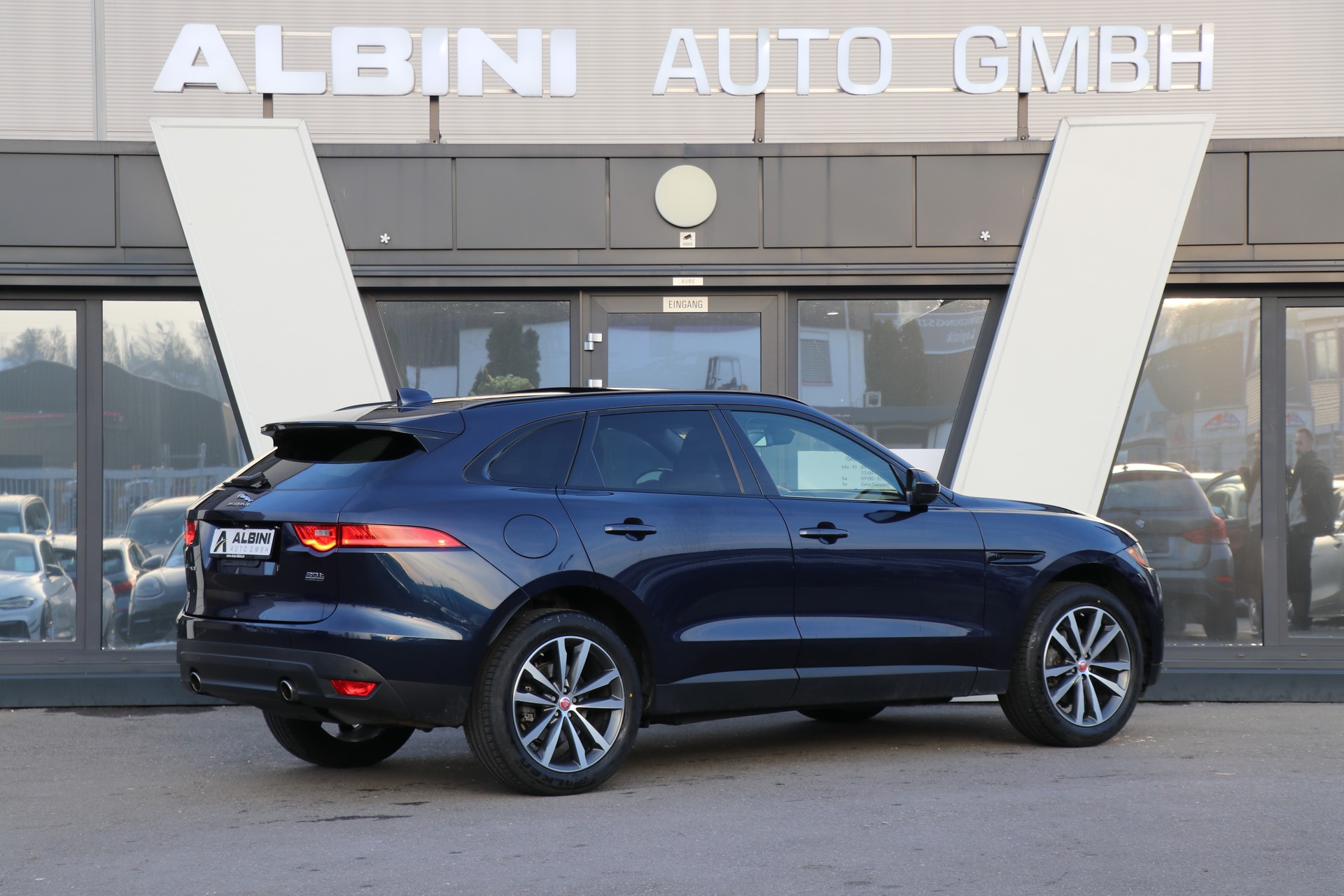 JAGUAR F-Pace 30t 2.0 Prestige AWD Automatik-image-2