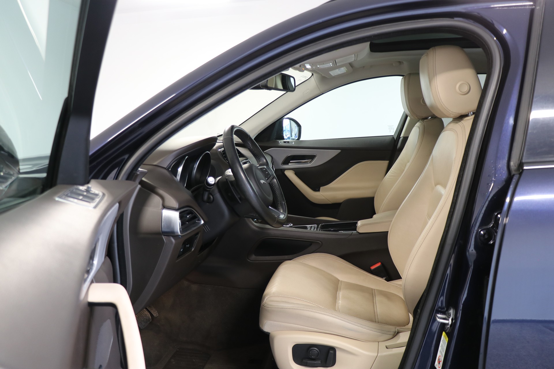 JAGUAR F-Pace 30t 2.0 Prestige AWD Automatik-image-5