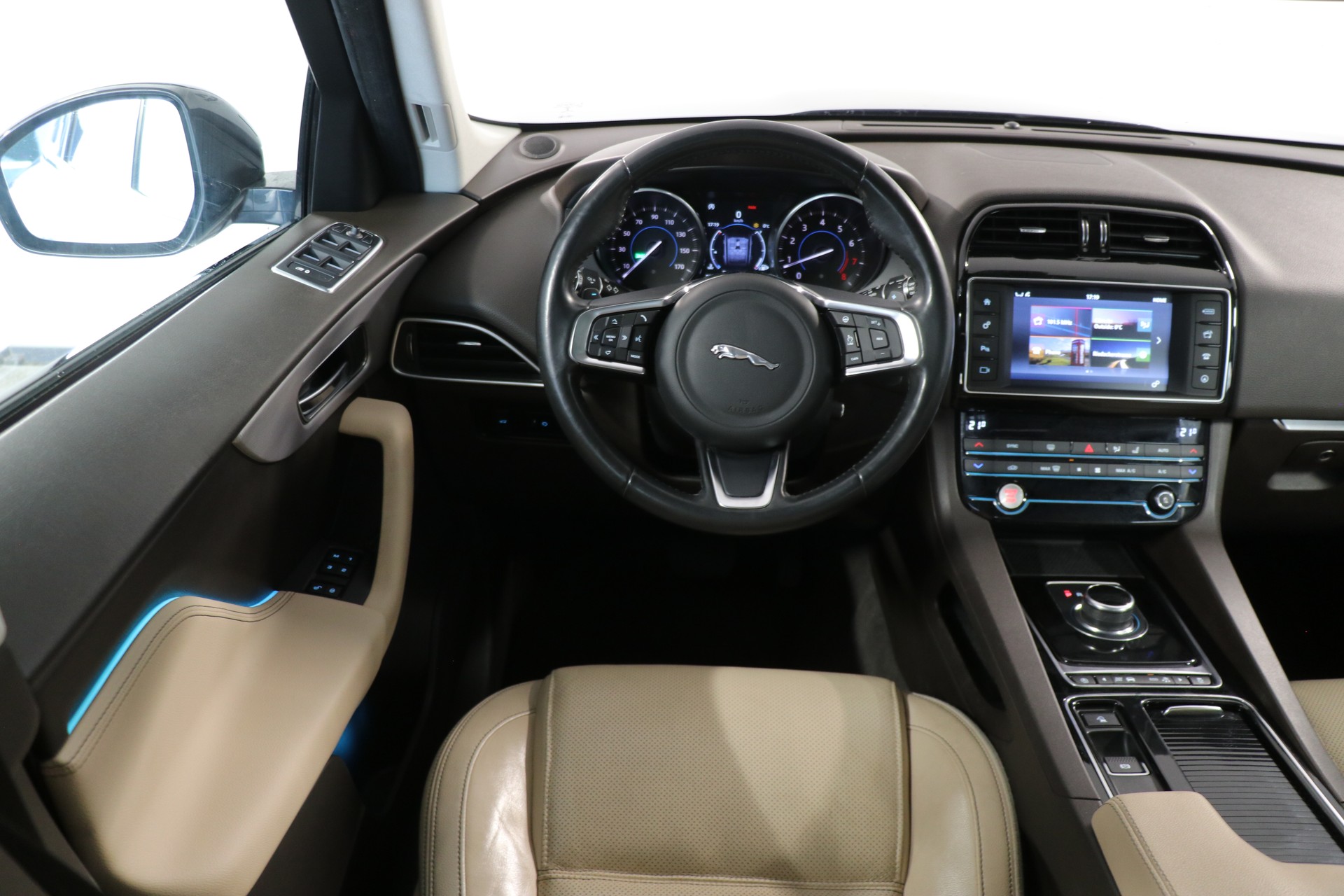 JAGUAR F-Pace 30t 2.0 Prestige AWD Automatik-image-8