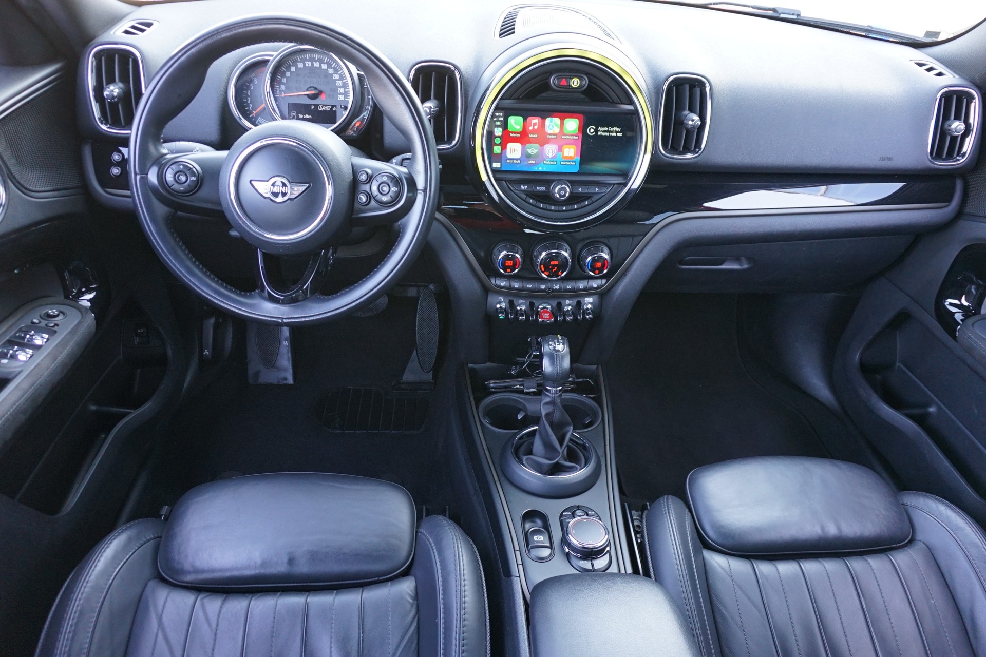 MINI Countryman Cooper ALL4 Automatic 136PS-image-12