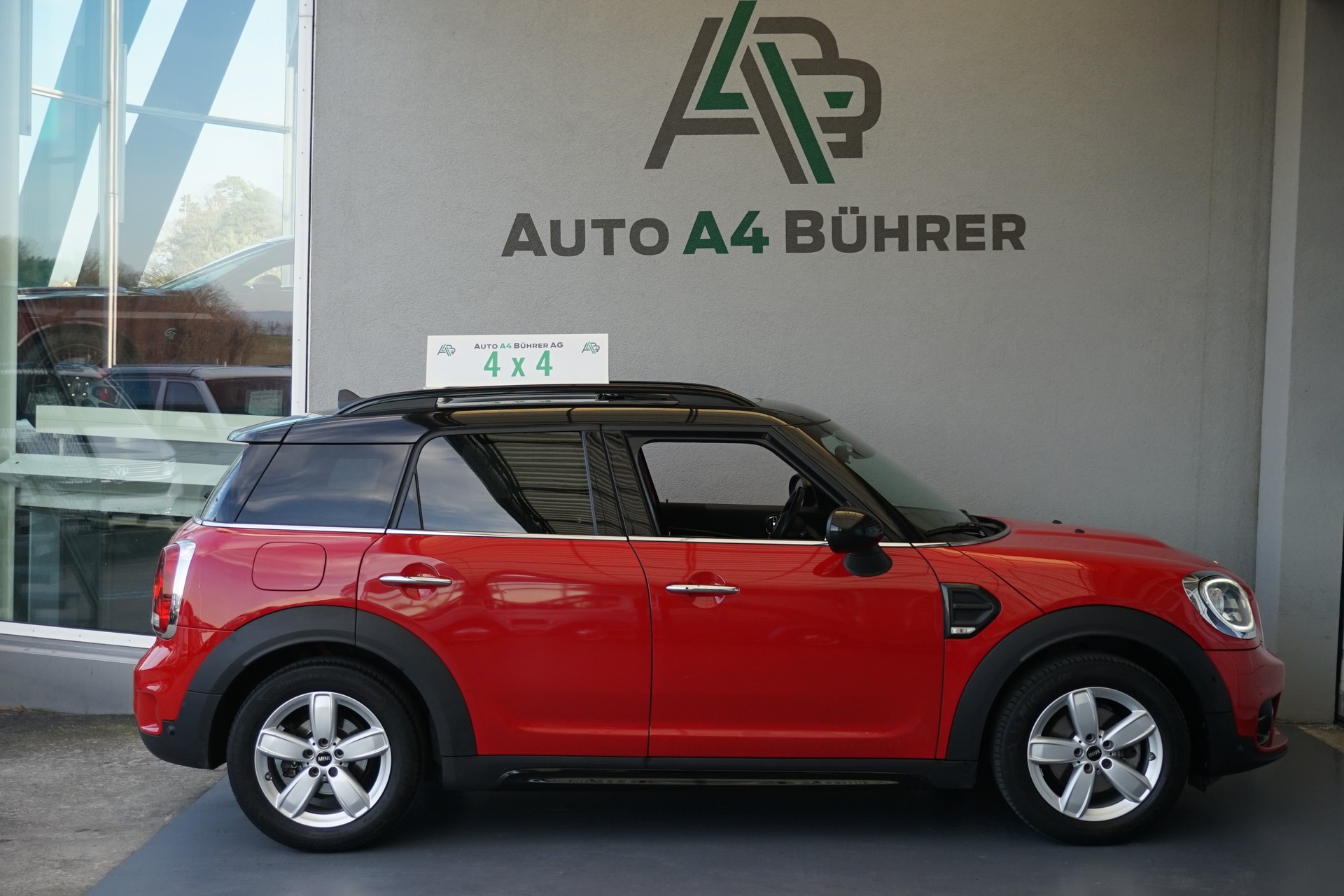 MINI Countryman Cooper ALL4 Automatic 136PS-image-4