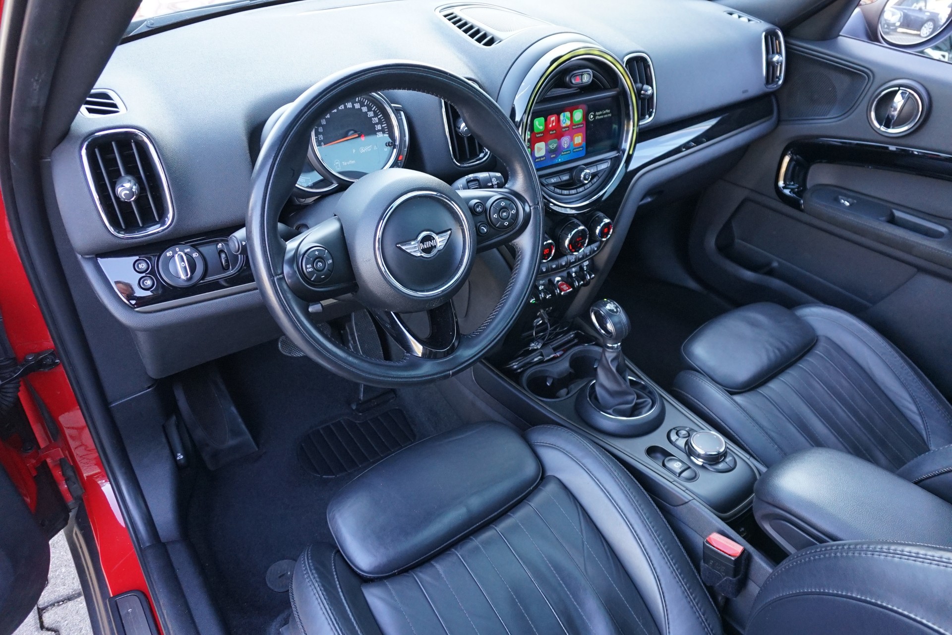 MINI Countryman Cooper ALL4 Automatic 136PS-image-16