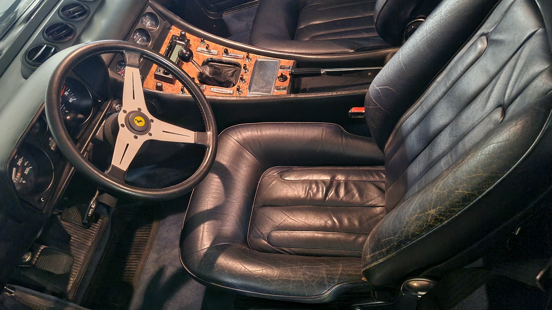 FERRARI 400-image-8