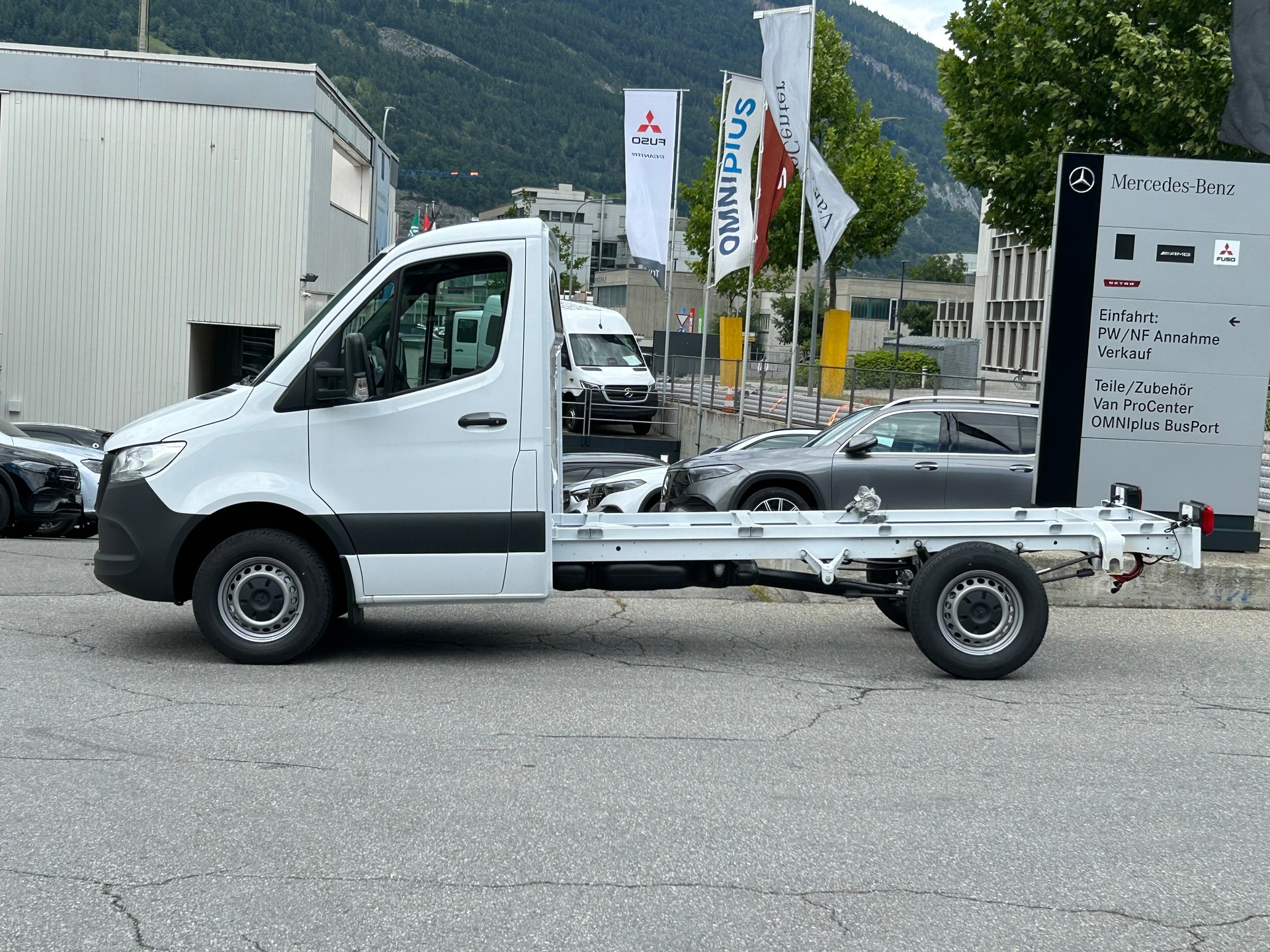 MERCEDES-BENZ Sprinter 317 CDI BASE CH Standard-showroom-element-3