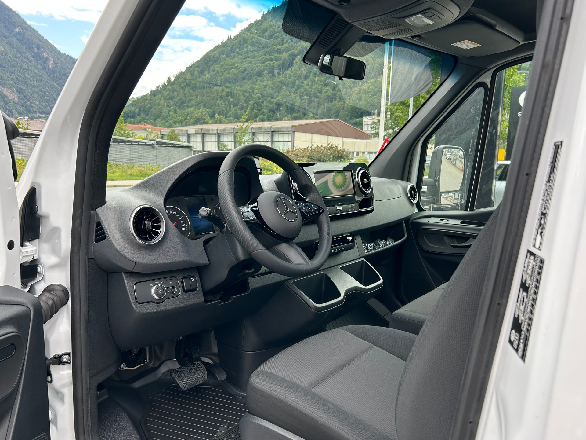 MERCEDES-BENZ Sprinter 317 CDI BASE CH Standard-image-7