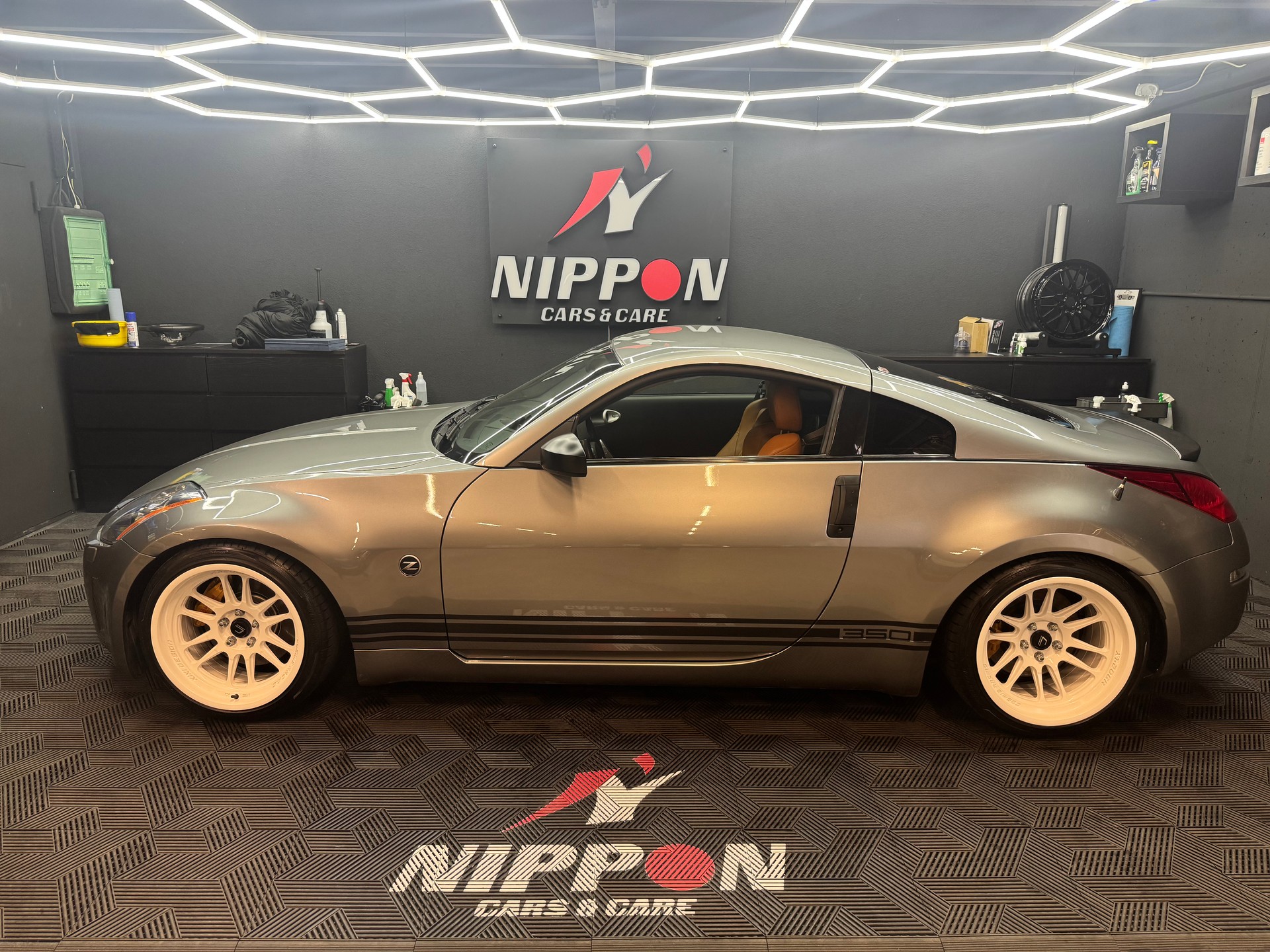 NISSAN 350 Z-showroom-element-3